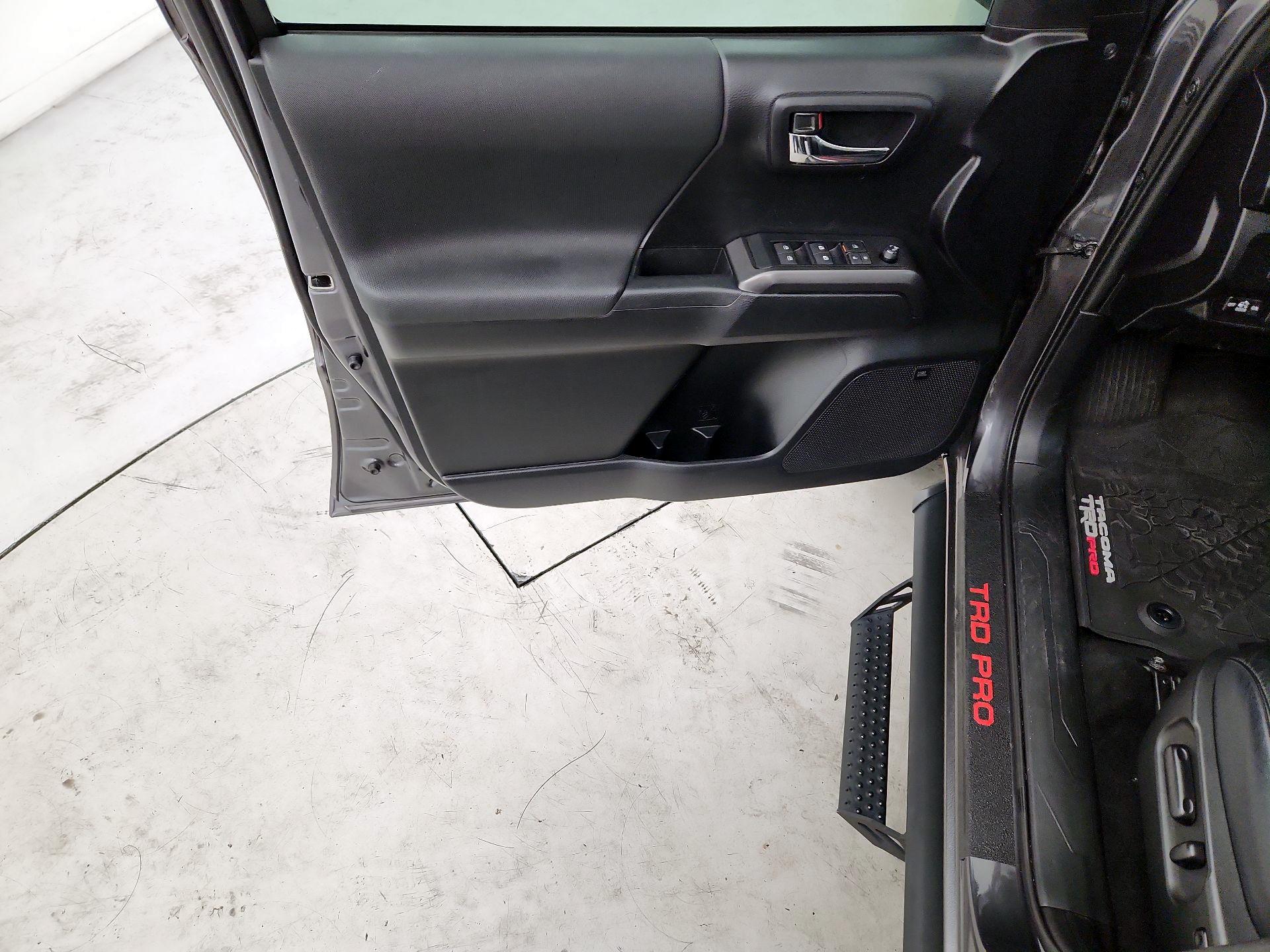 Thumbnail: 2020 Toyota Tacoma - 10