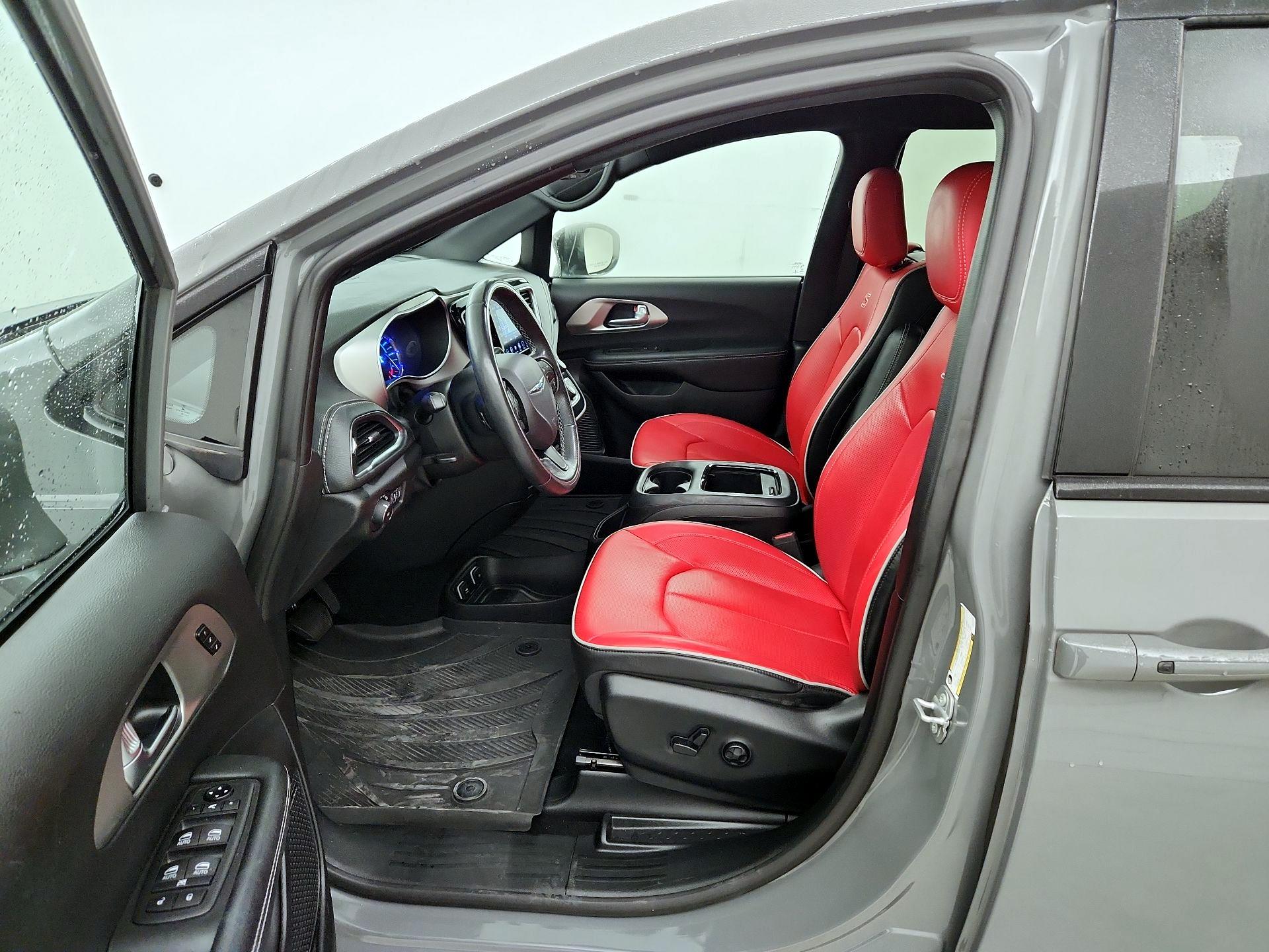 Thumbnail: 2020 Chrysler Pacifica - 9