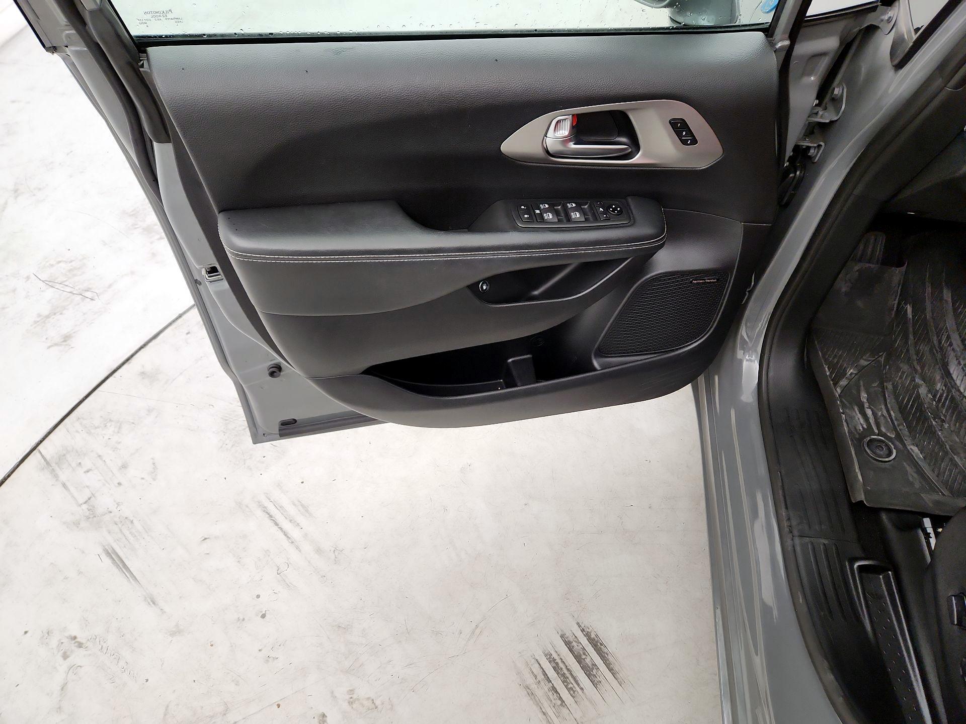 Thumbnail: 2020 Chrysler Pacifica - 10