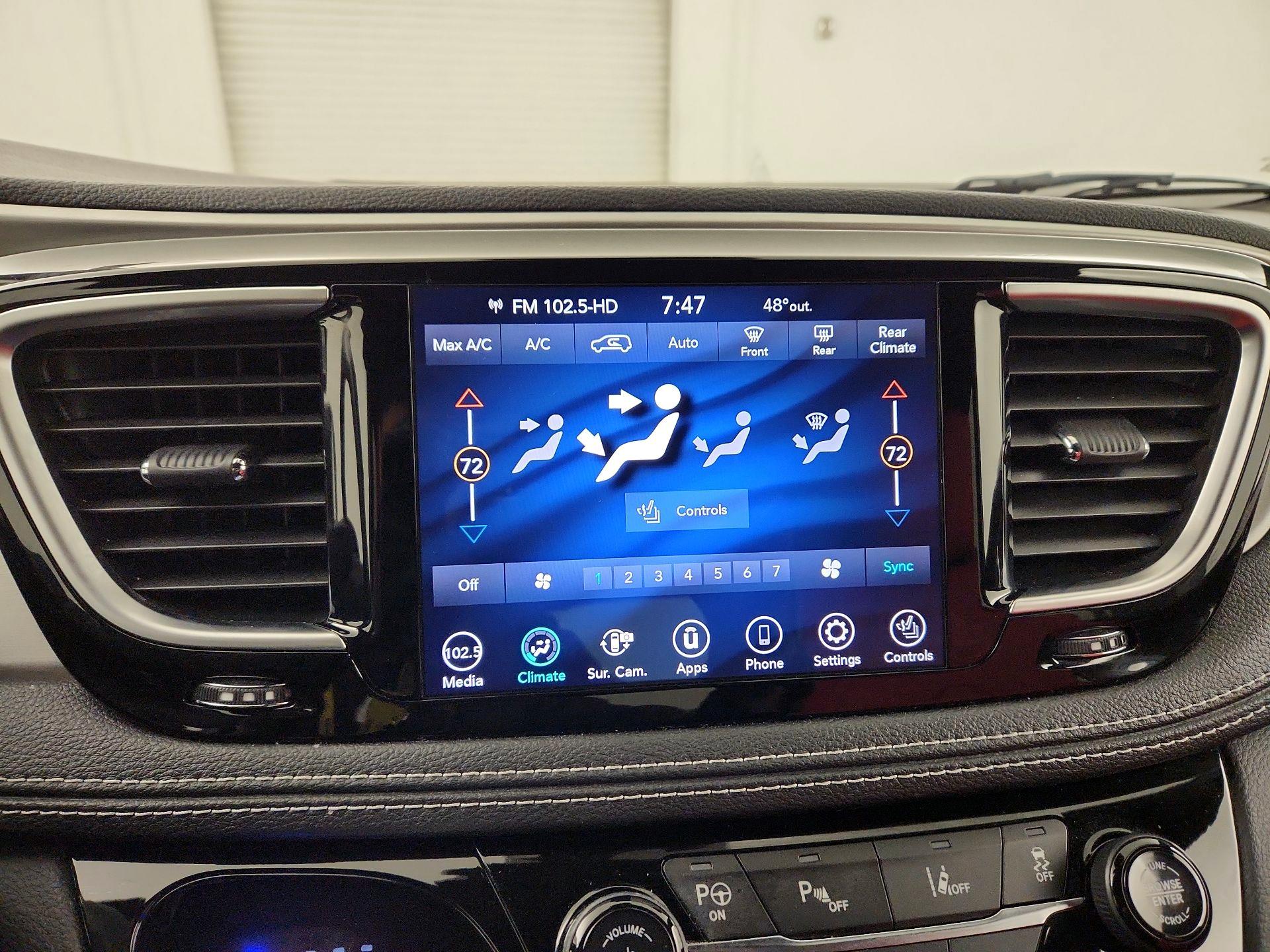 Thumbnail: 2020 Chrysler Pacifica - 15