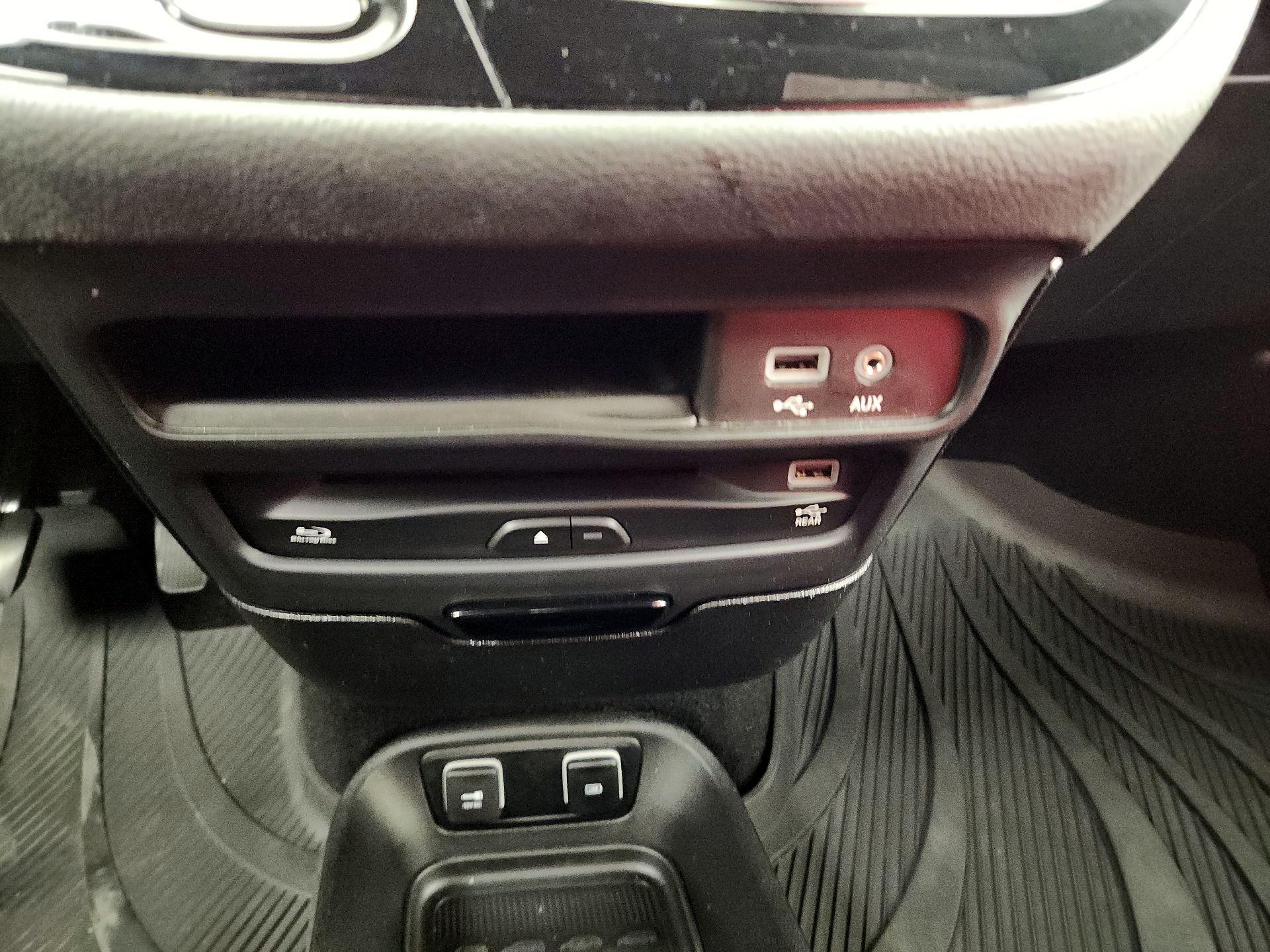 Thumbnail: 2020 Chrysler Pacifica - 17