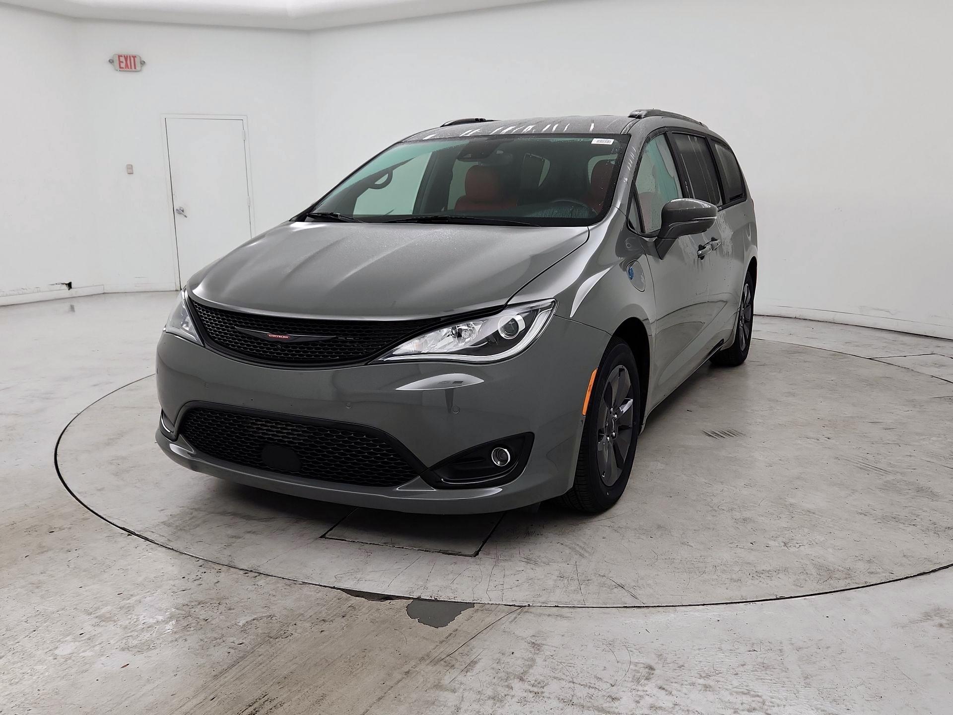 Thumbnail: 2020 Chrysler Pacifica - 3