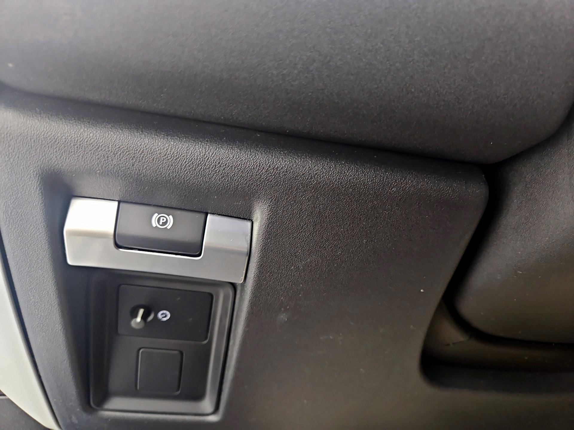 Thumbnail: 2022 Land Rover Defender - 13