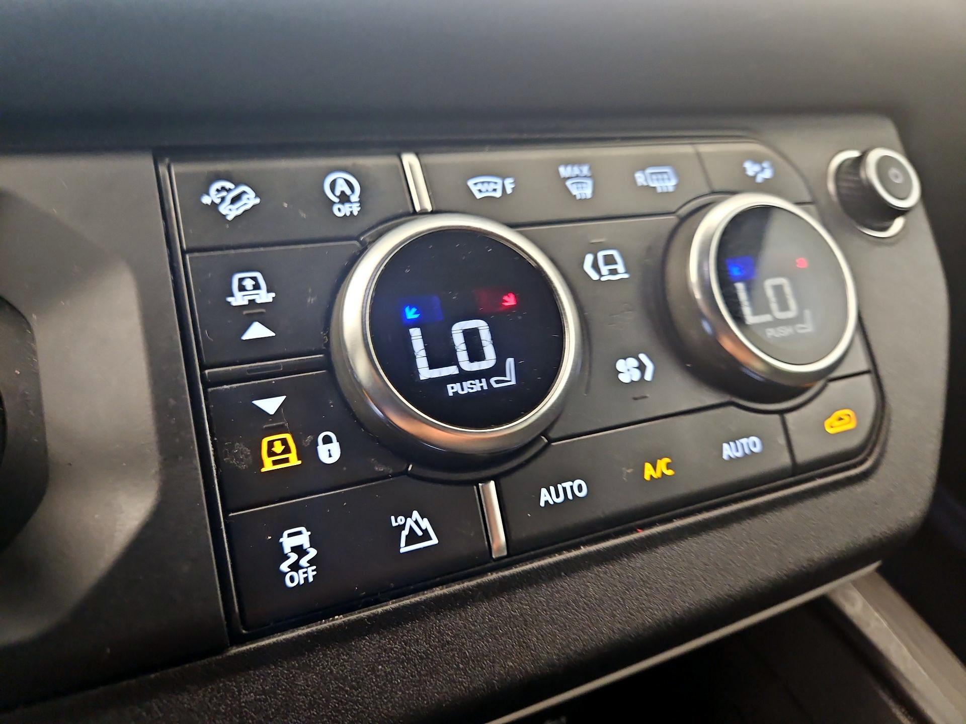 Thumbnail: 2022 Land Rover Defender - 16