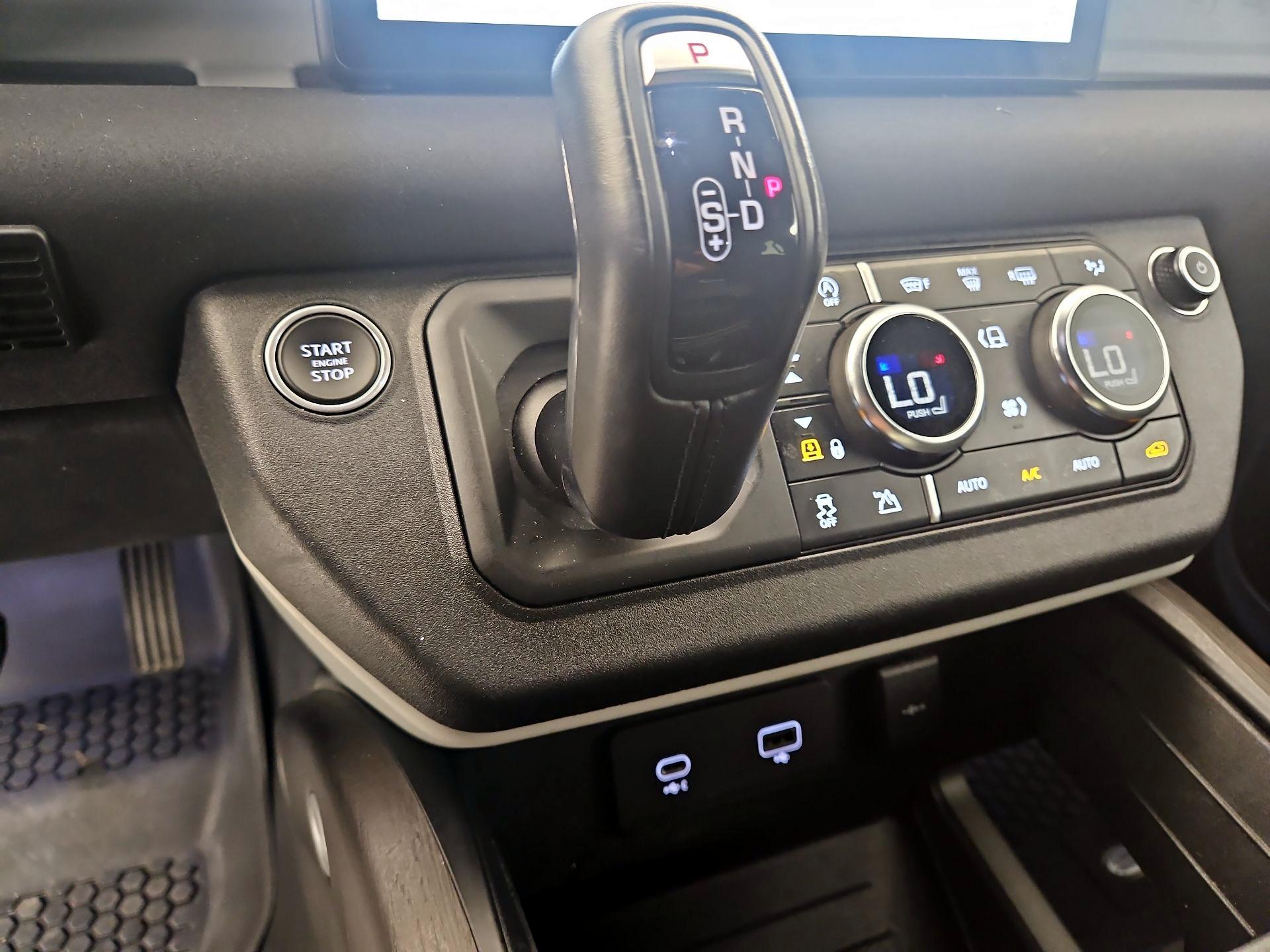 Thumbnail: 2022 Land Rover Defender - 17