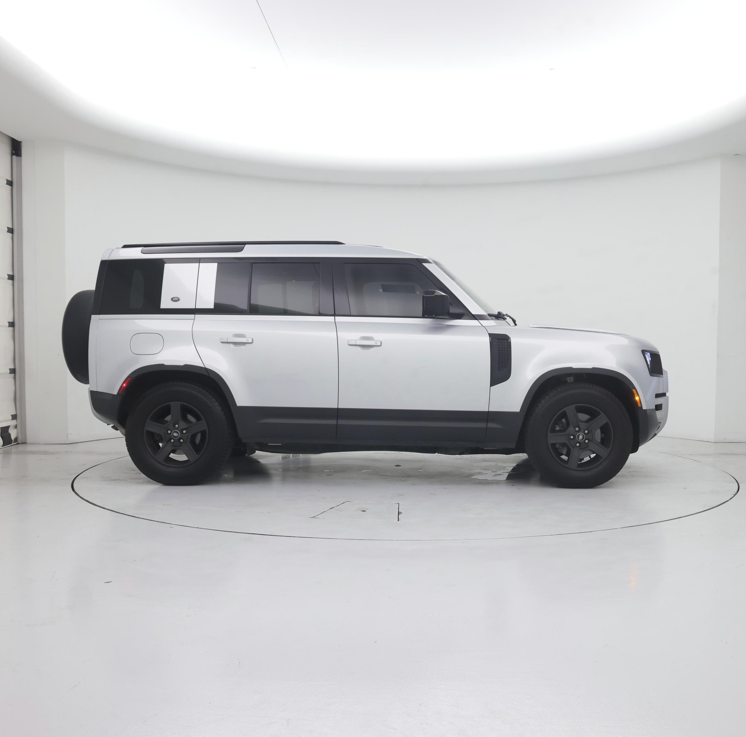 Thumbnail: 2022 Land Rover Defender - 7