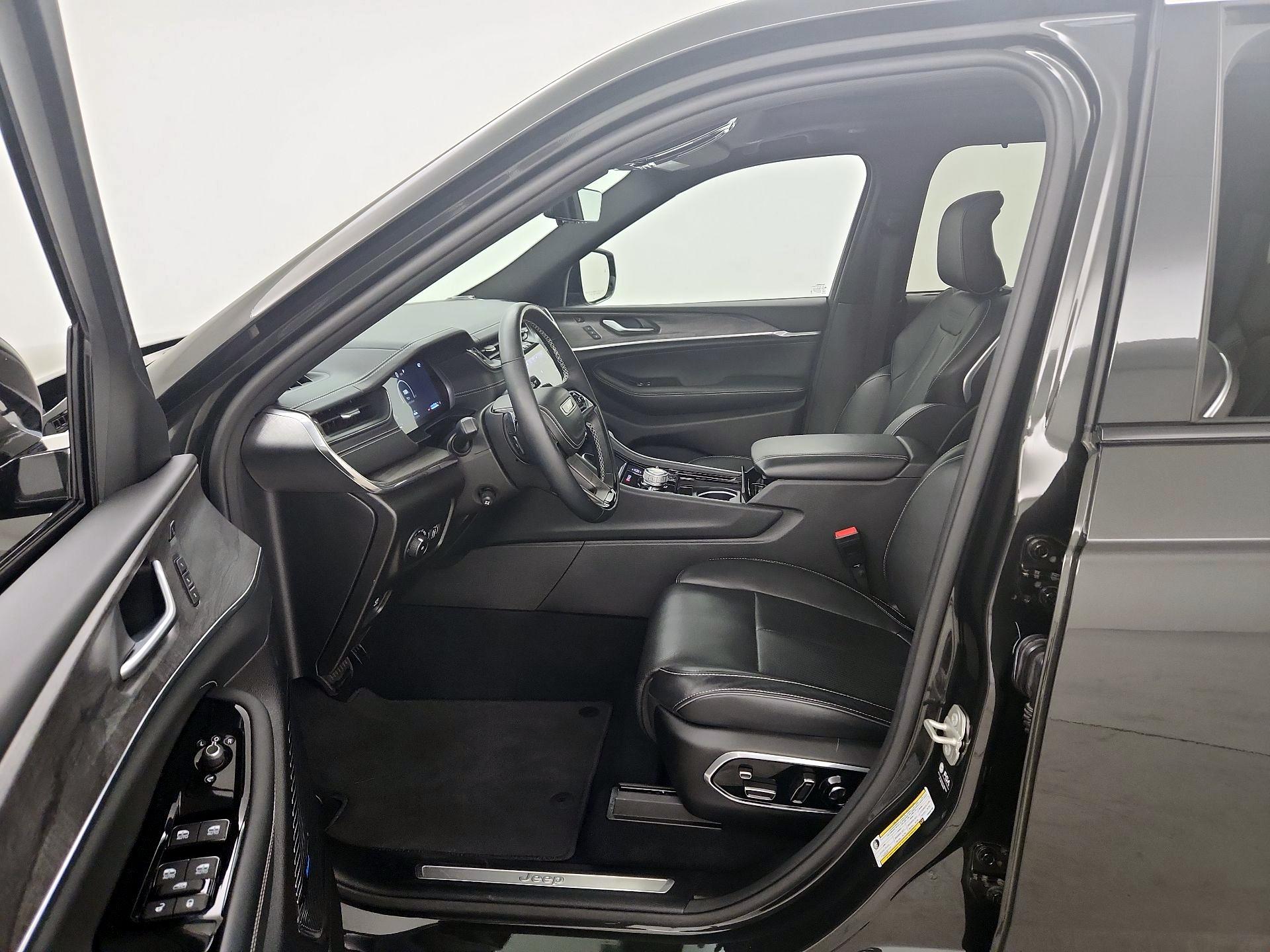 Thumbnail: 2023 Jeep Grand Cherokee - 11
