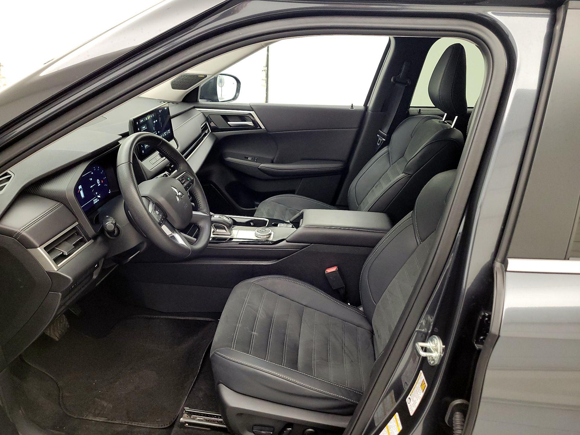 Thumbnail: 2025 Mitsubishi Outlander - 11