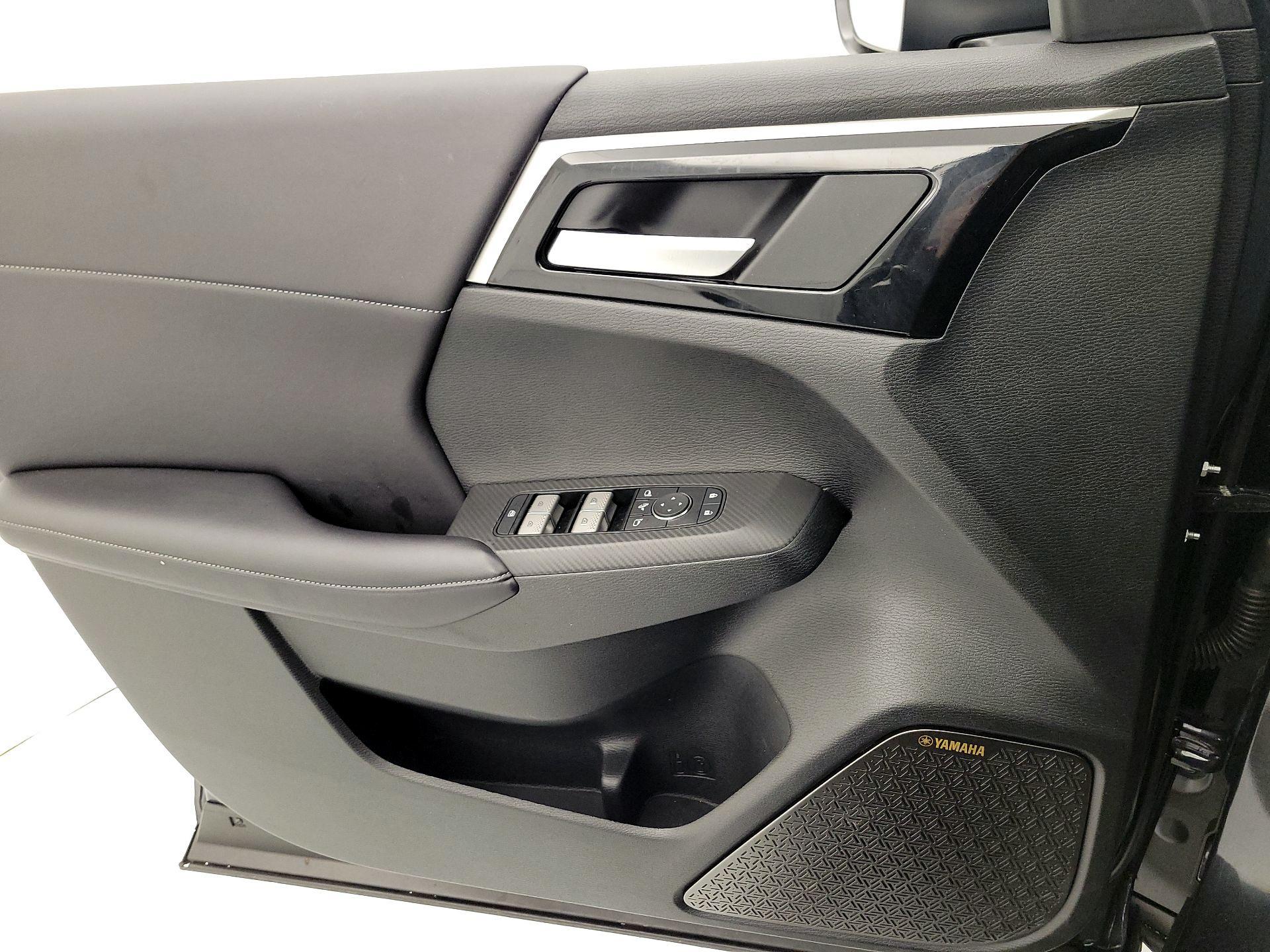 Thumbnail: 2025 Mitsubishi Outlander - 12