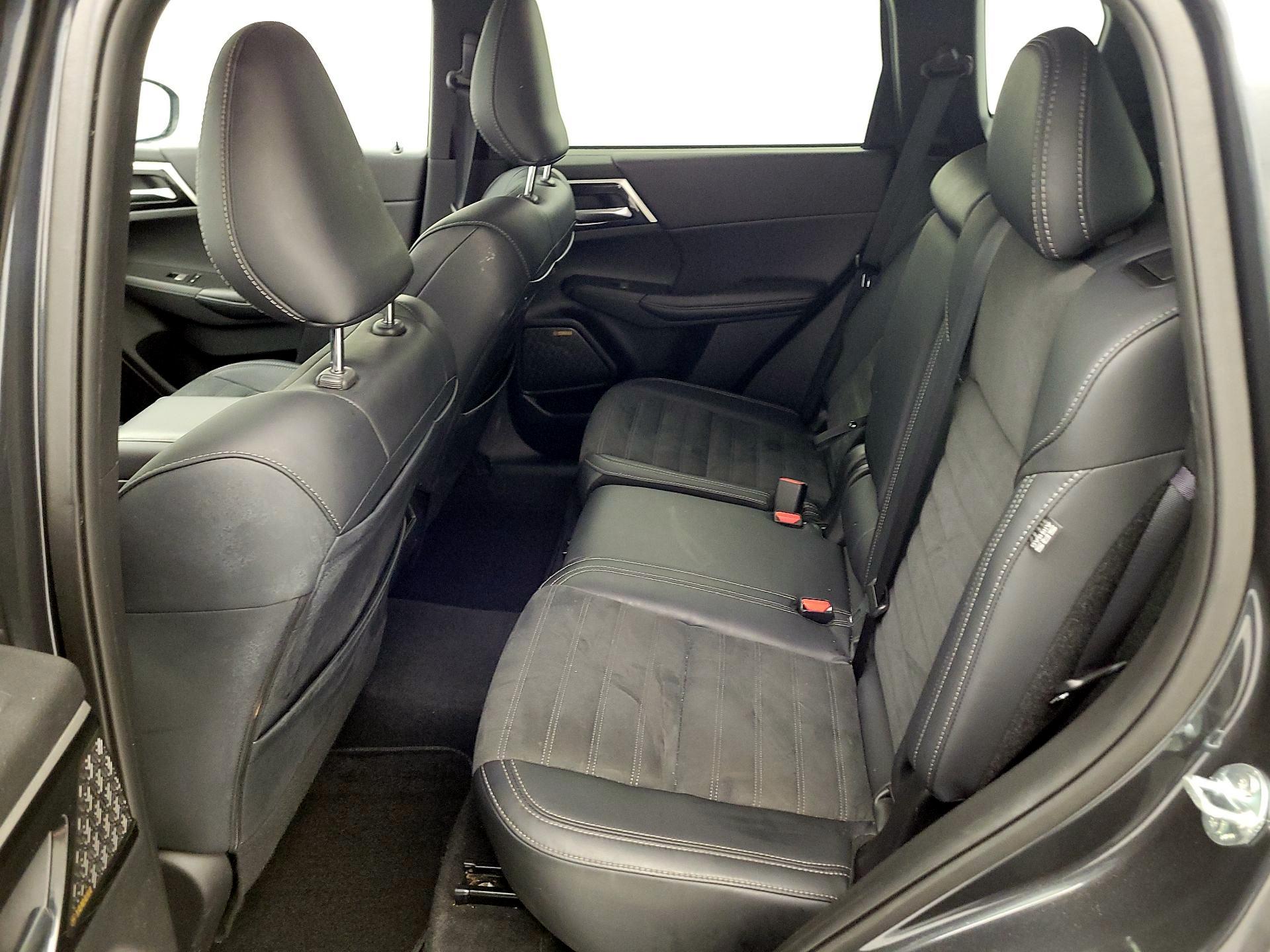 Thumbnail: 2025 Mitsubishi Outlander - 20