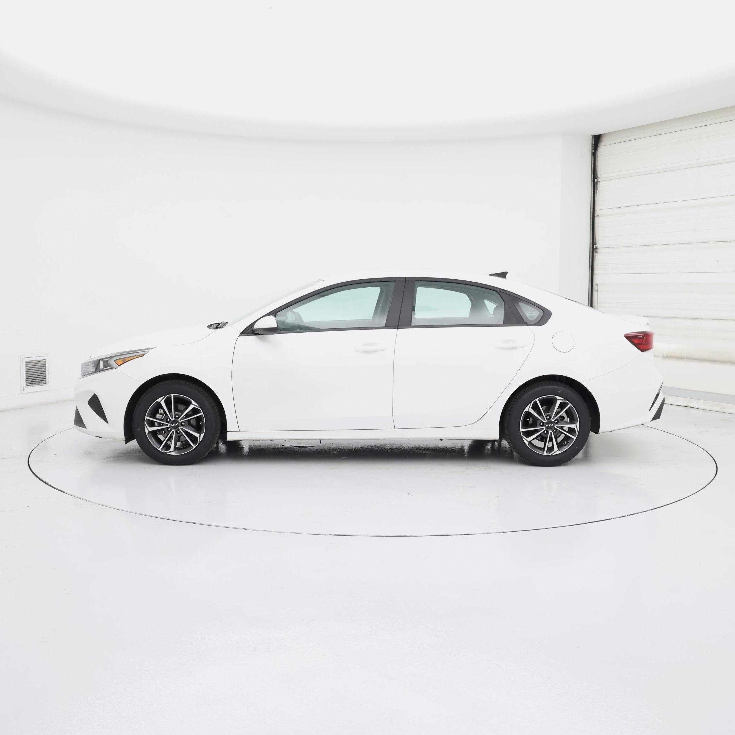 Thumbnail: 2024 Kia Forte - 3