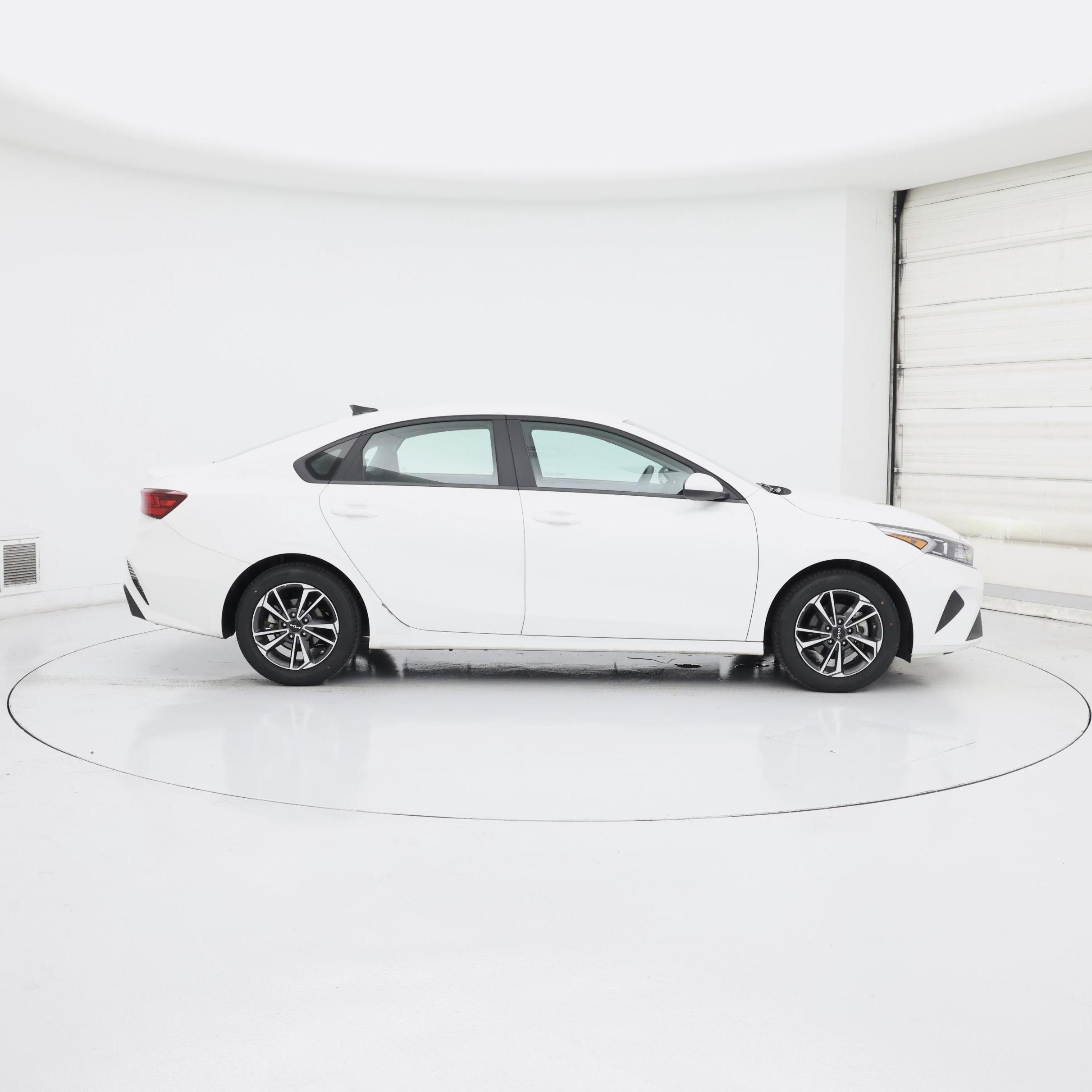 Thumbnail: 2024 Kia Forte - 7