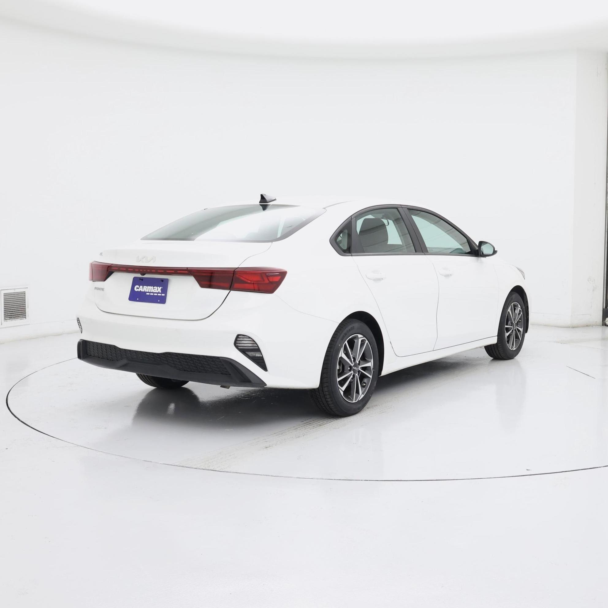 Thumbnail: 2024 Kia Forte - 8