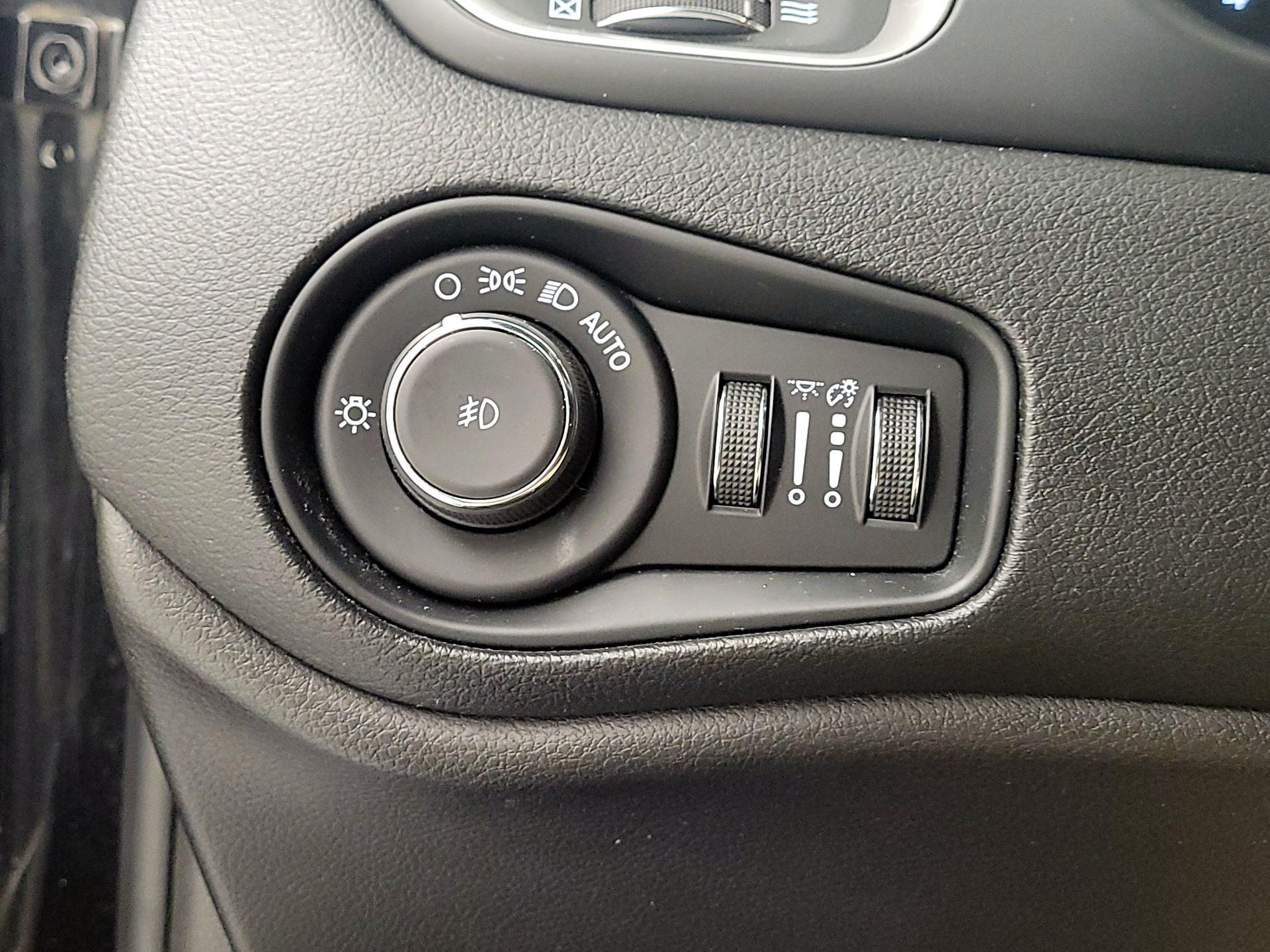 Thumbnail: 2021 Jeep Renegade - 13