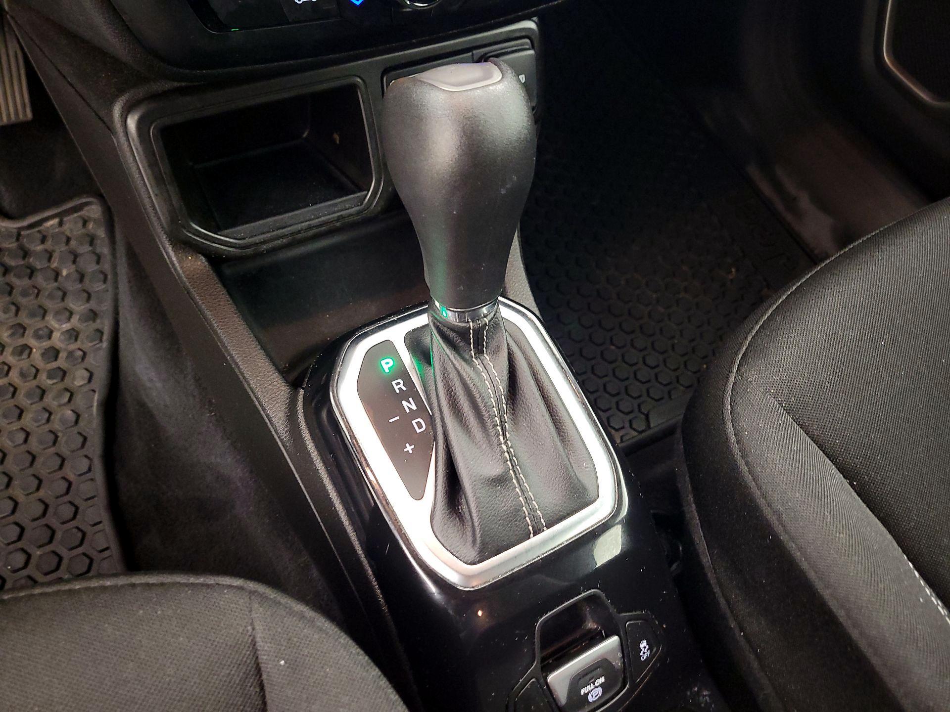 Thumbnail: 2021 Jeep Renegade - 17