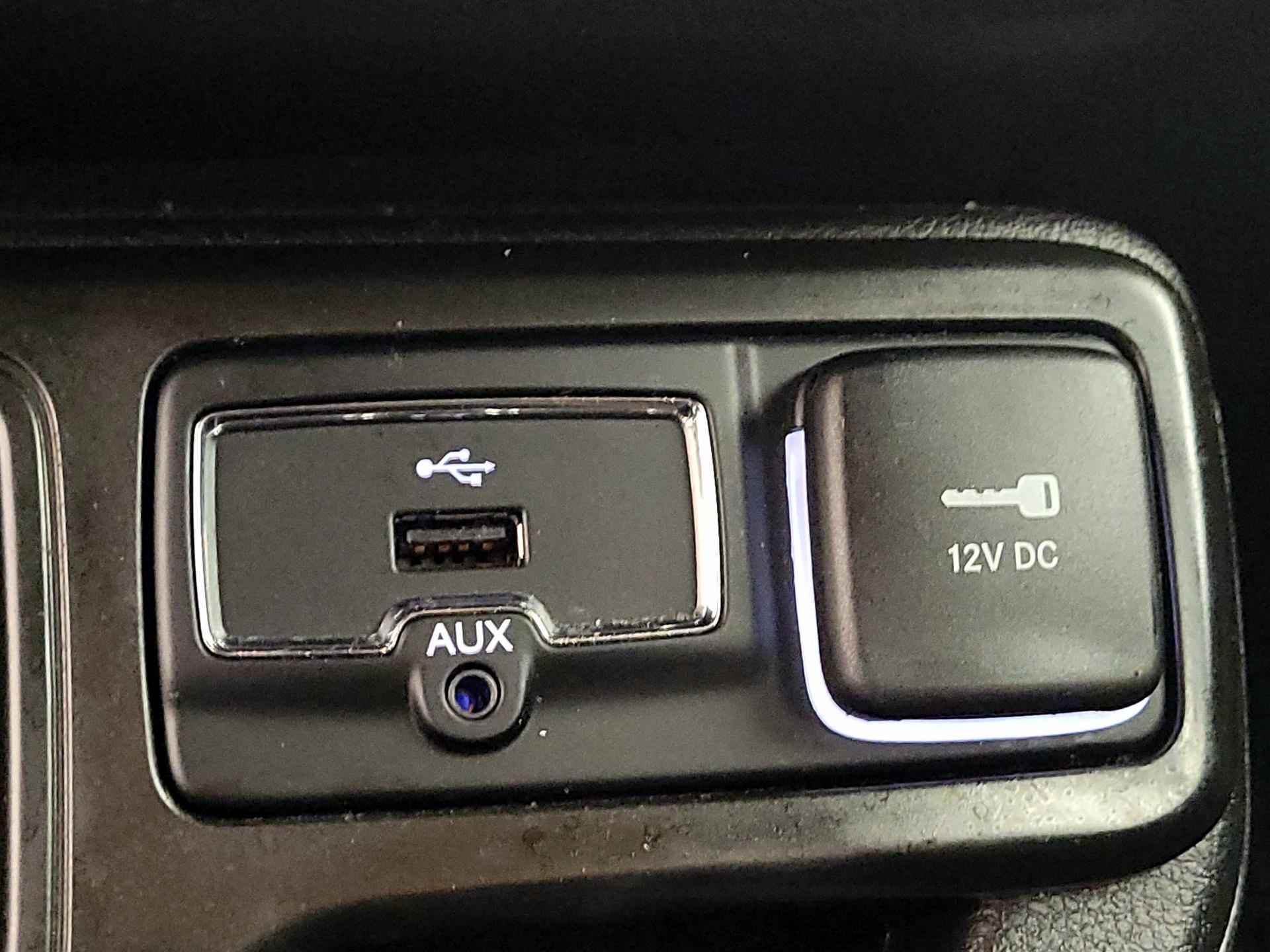 Thumbnail: 2021 Jeep Renegade - 18