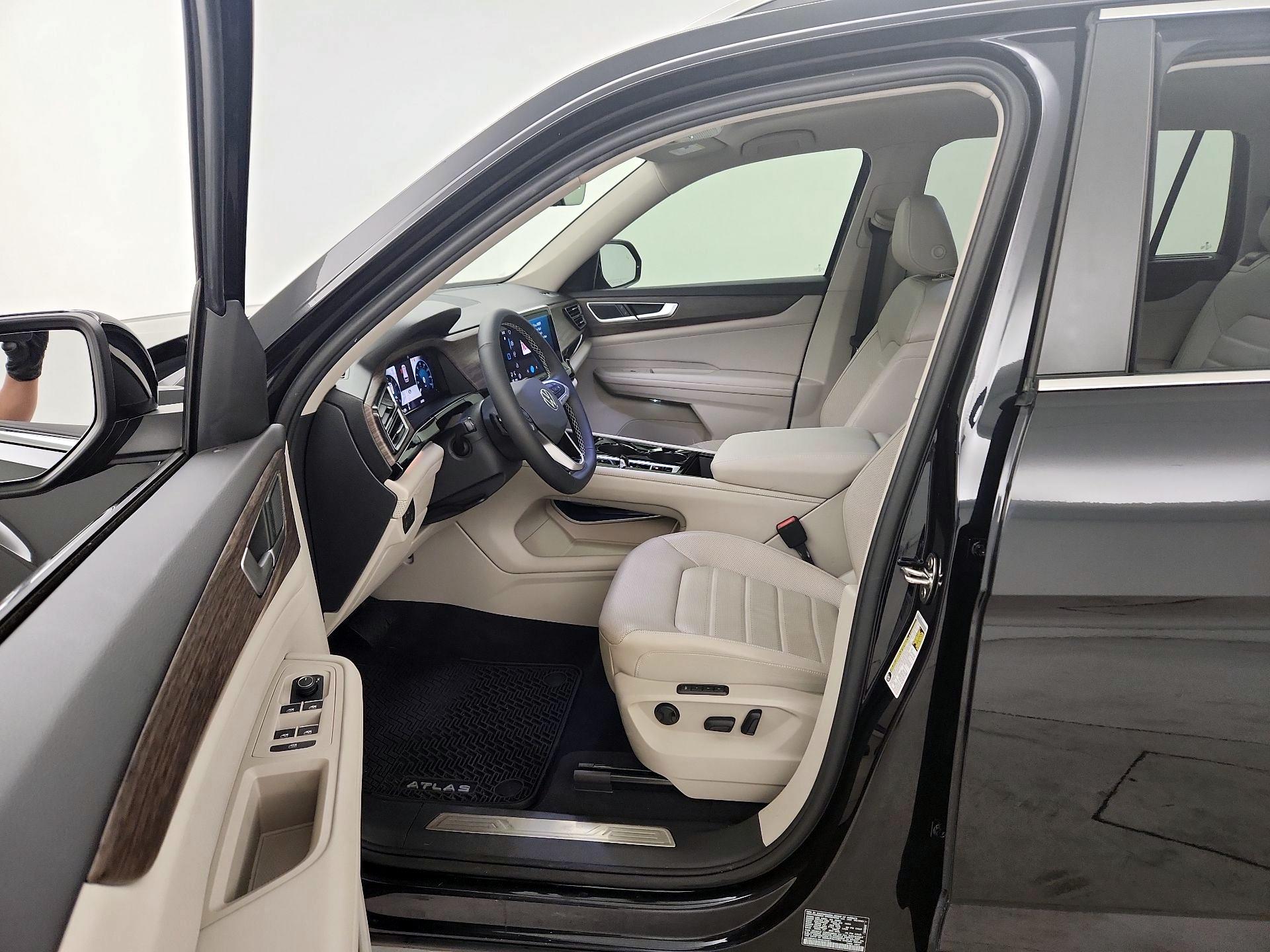 Thumbnail: 2024 Volkswagen Atlas - 11