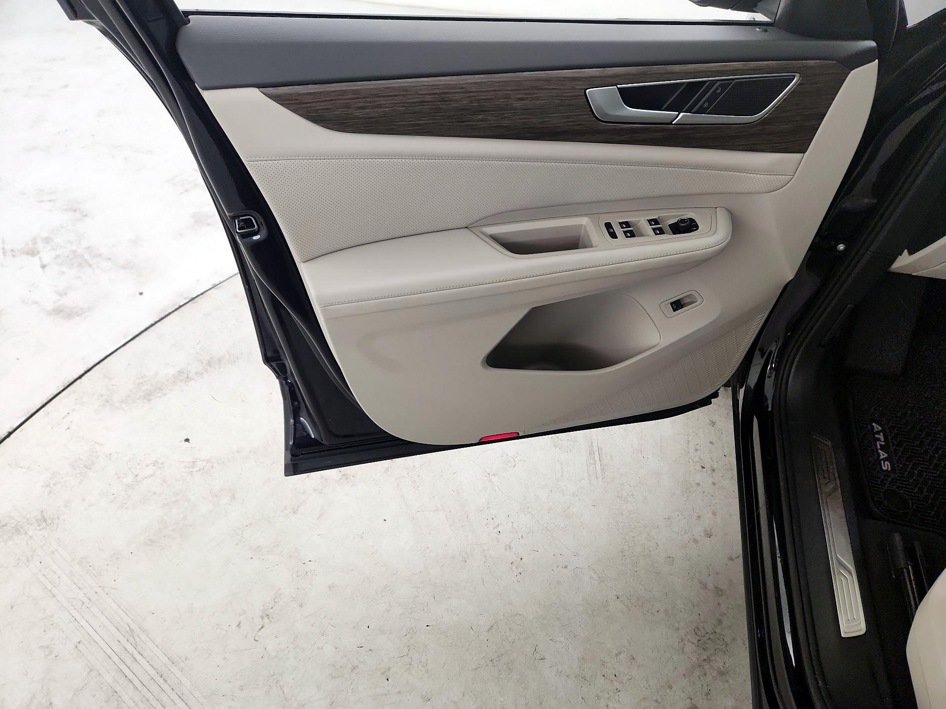 Thumbnail: 2024 Volkswagen Atlas - 12