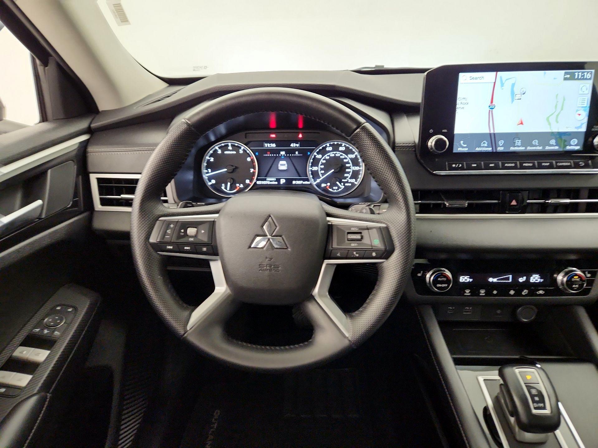 Thumbnail: 2024 Mitsubishi Outlander - 10