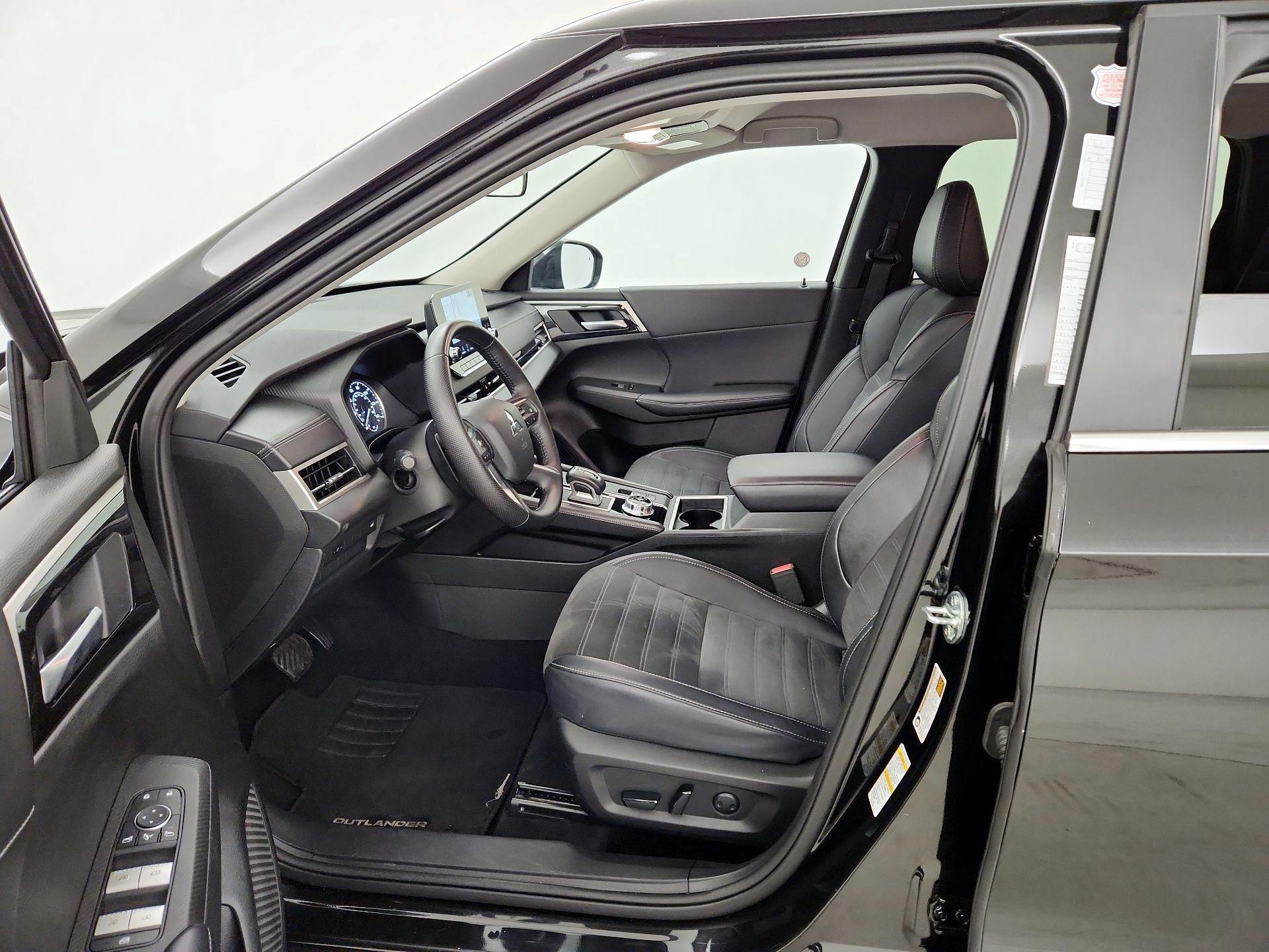 Thumbnail: 2024 Mitsubishi Outlander - 11