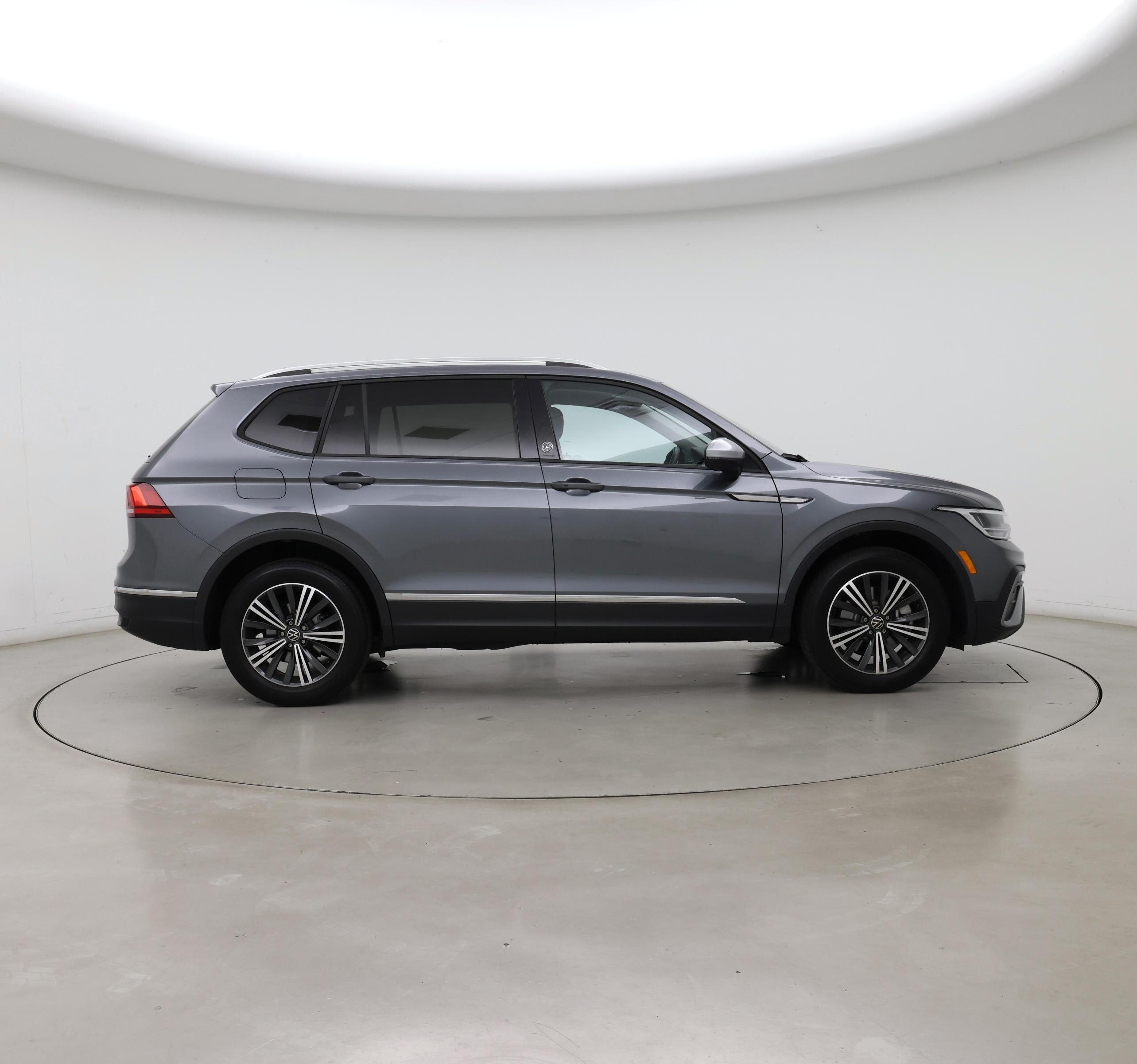 Thumbnail: 2024 Volkswagen Tiguan - 7