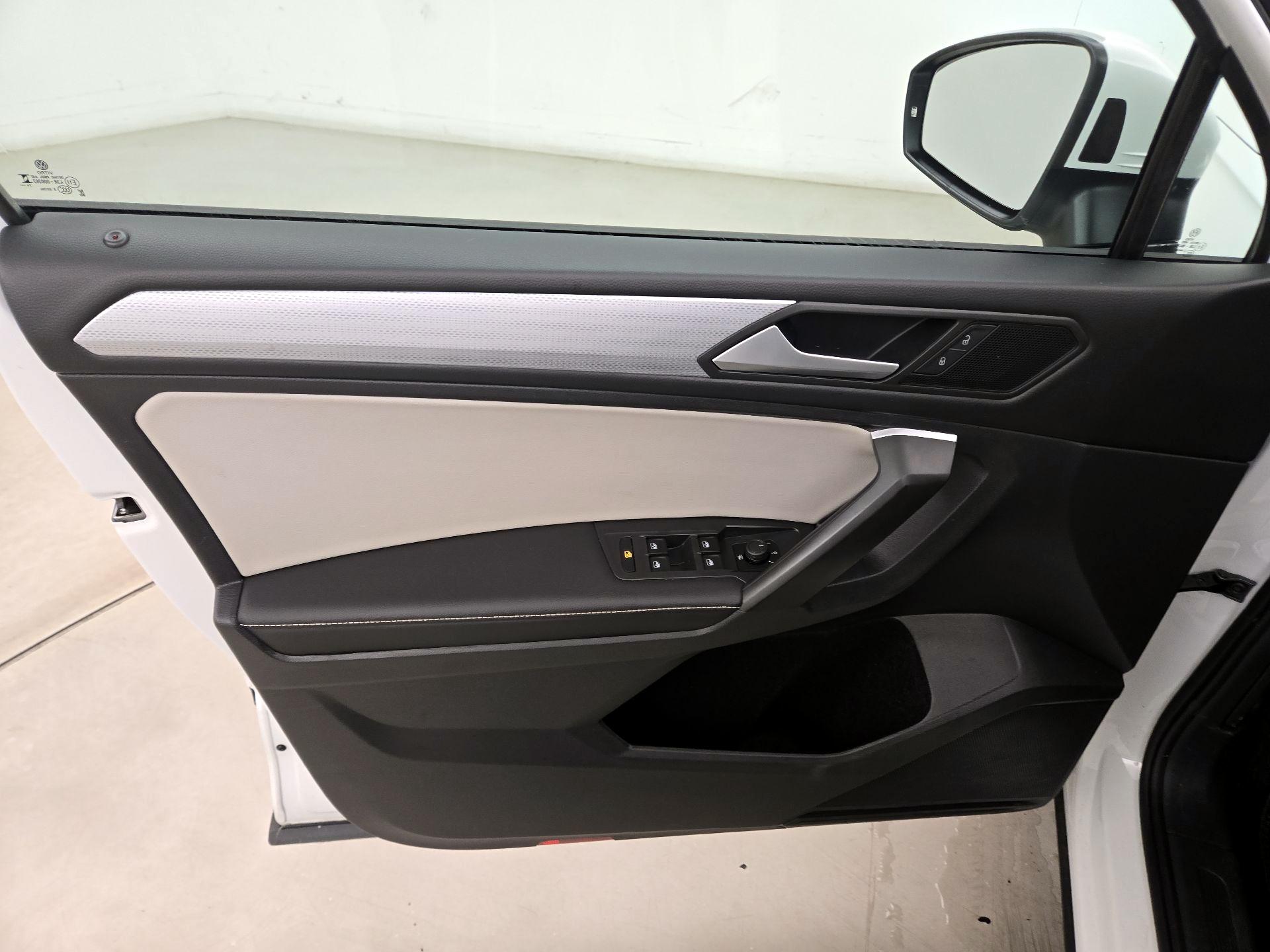 Thumbnail: 2024 Volkswagen Tiguan - 12