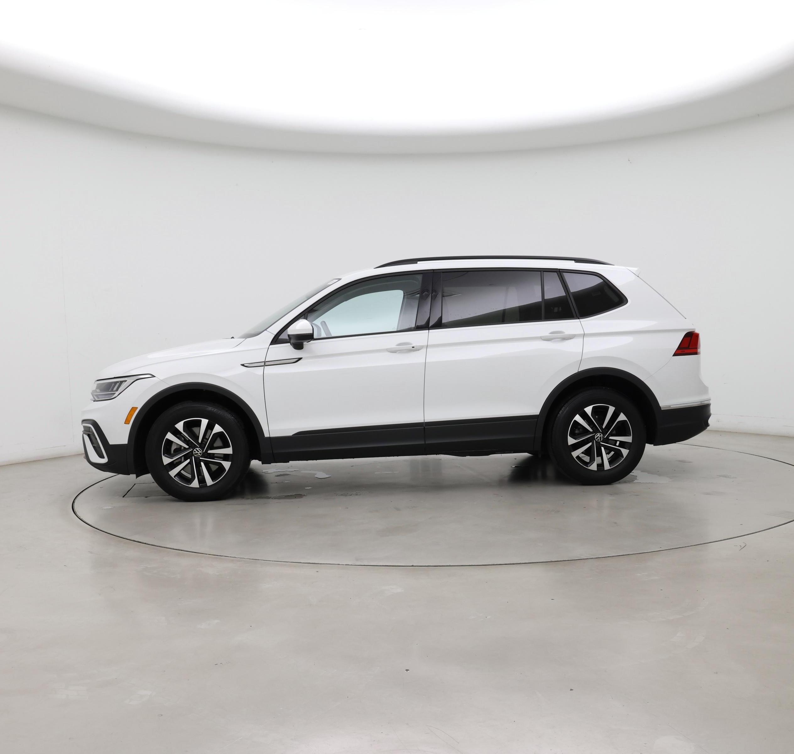 Thumbnail: 2024 Volkswagen Tiguan - 3