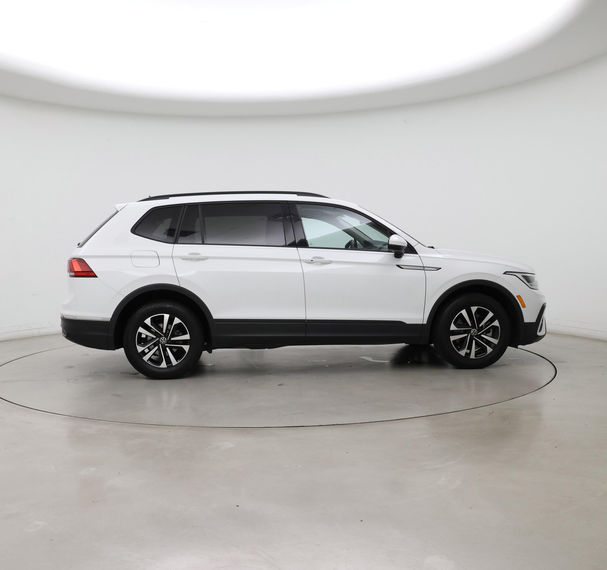 Thumbnail: 2024 Volkswagen Tiguan - 7