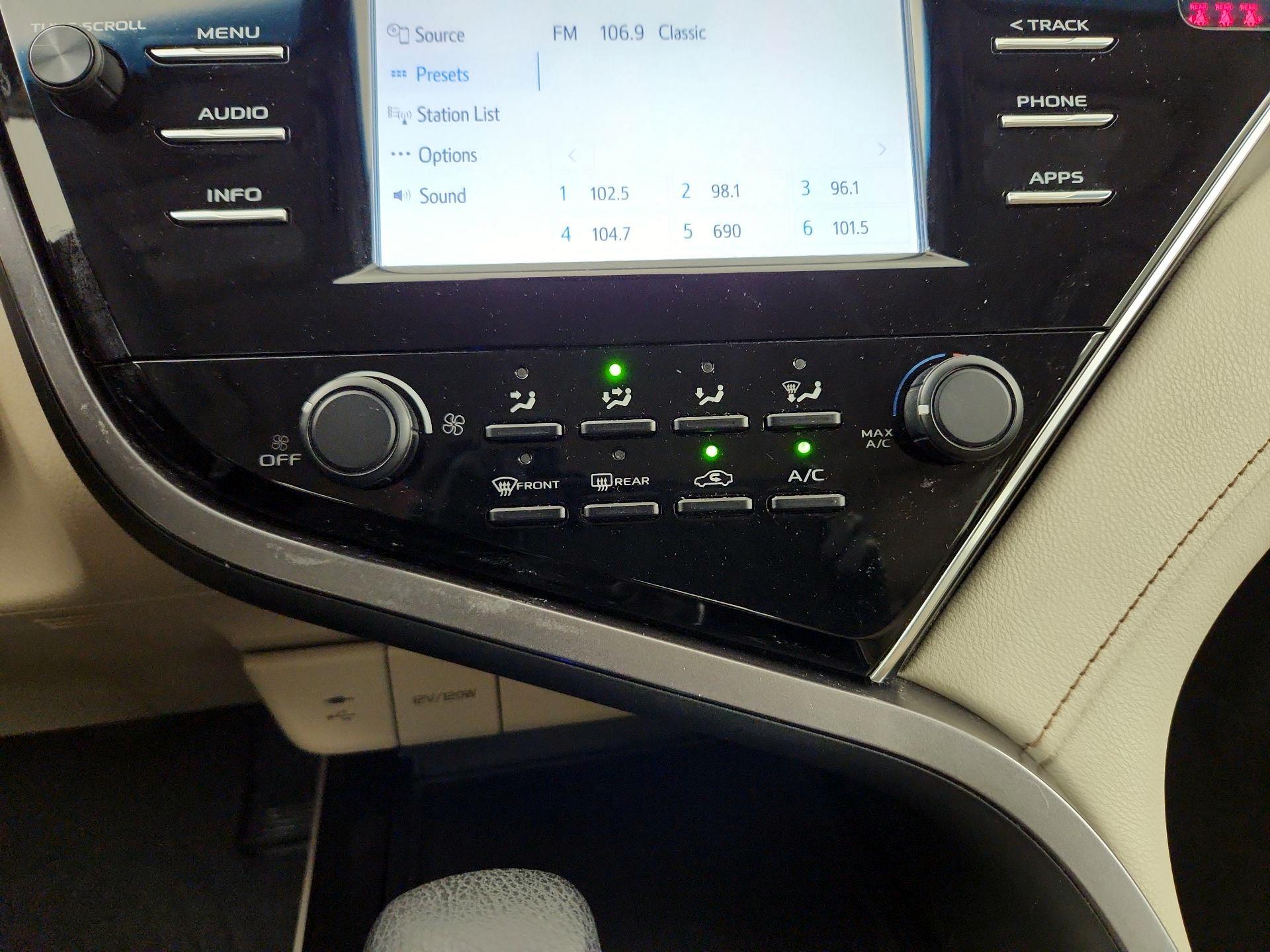 Thumbnail: 2018 Toyota Camry - 14