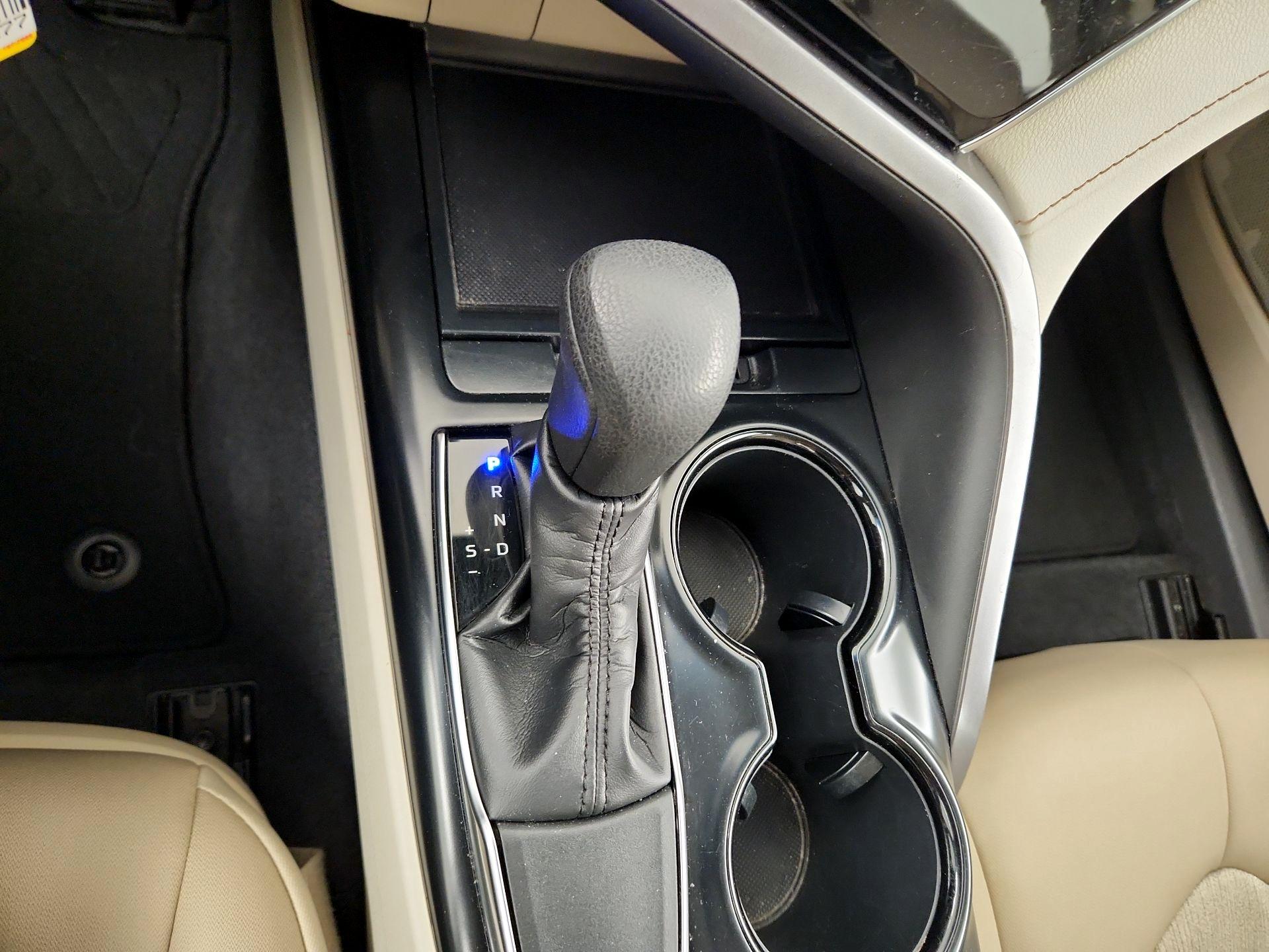 Thumbnail: 2018 Toyota Camry - 15