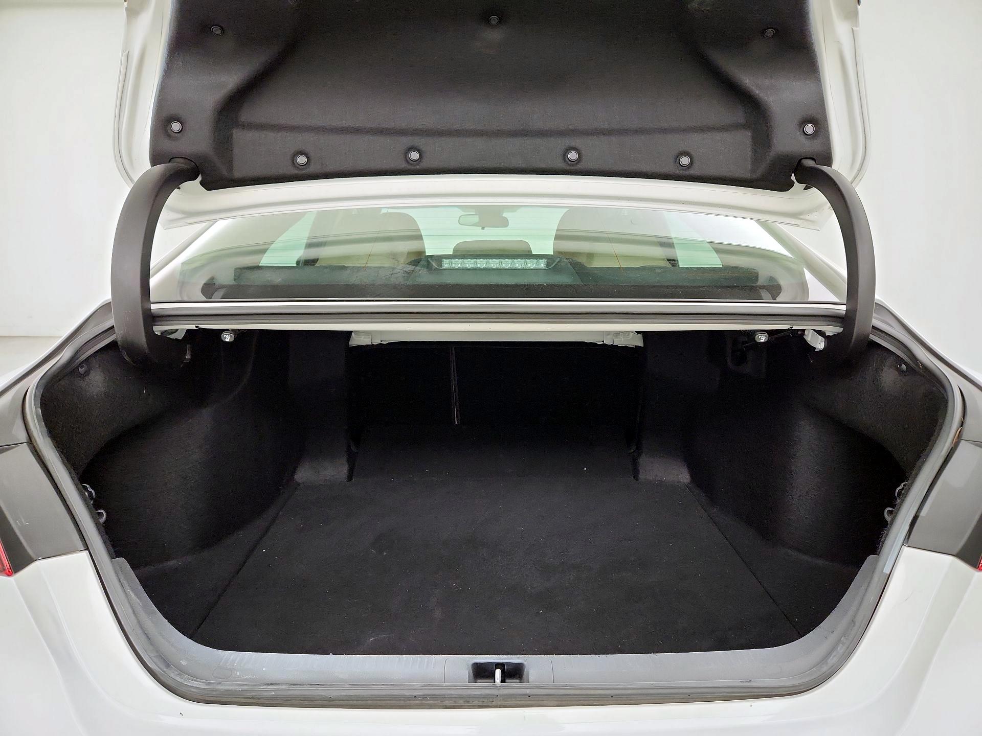 Thumbnail: 2018 Toyota Camry - 18