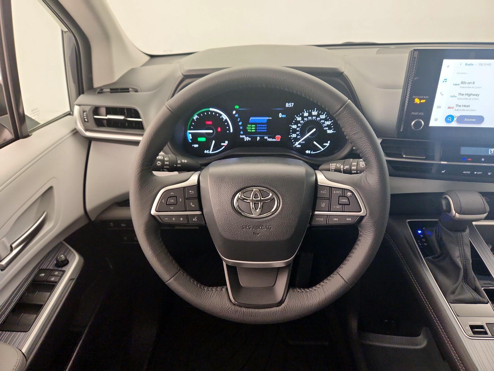 Thumbnail: 2025 Toyota Sienna - 10