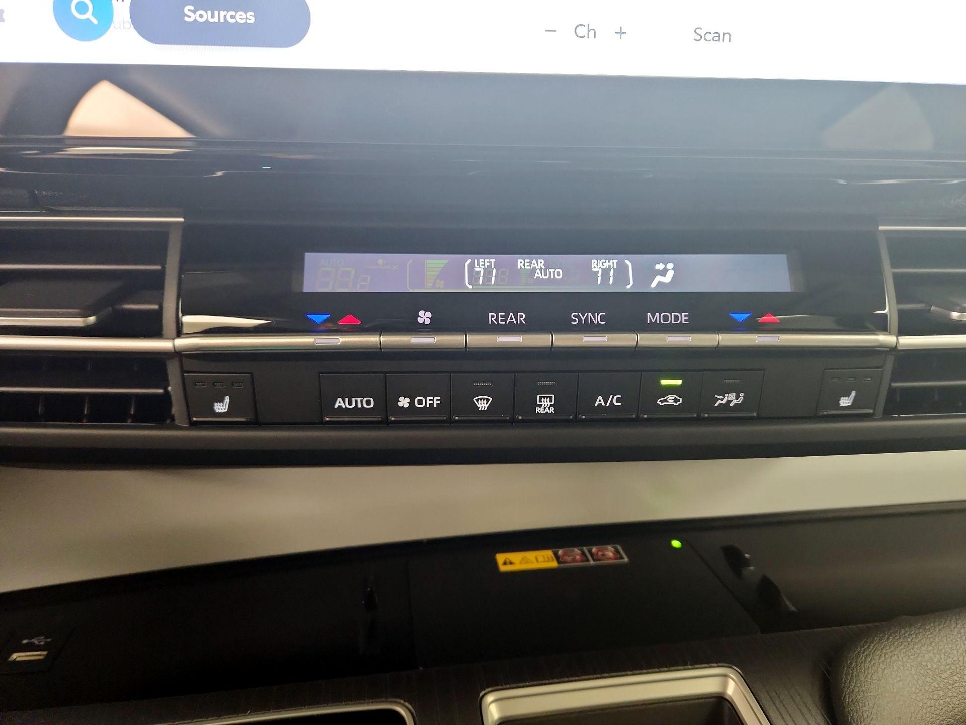 Thumbnail: 2025 Toyota Sienna - 16