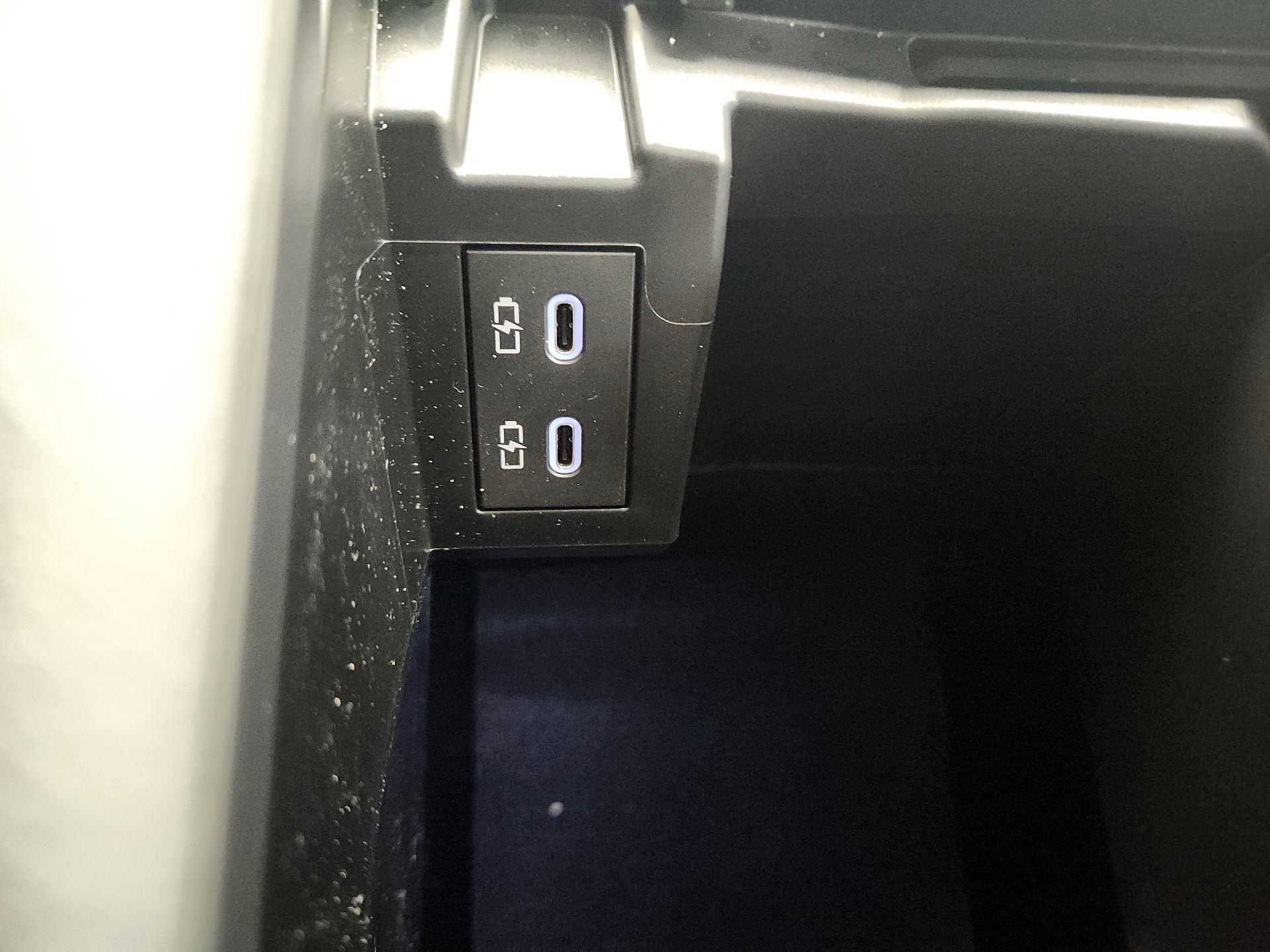 Thumbnail: 2025 Toyota Sienna - 18