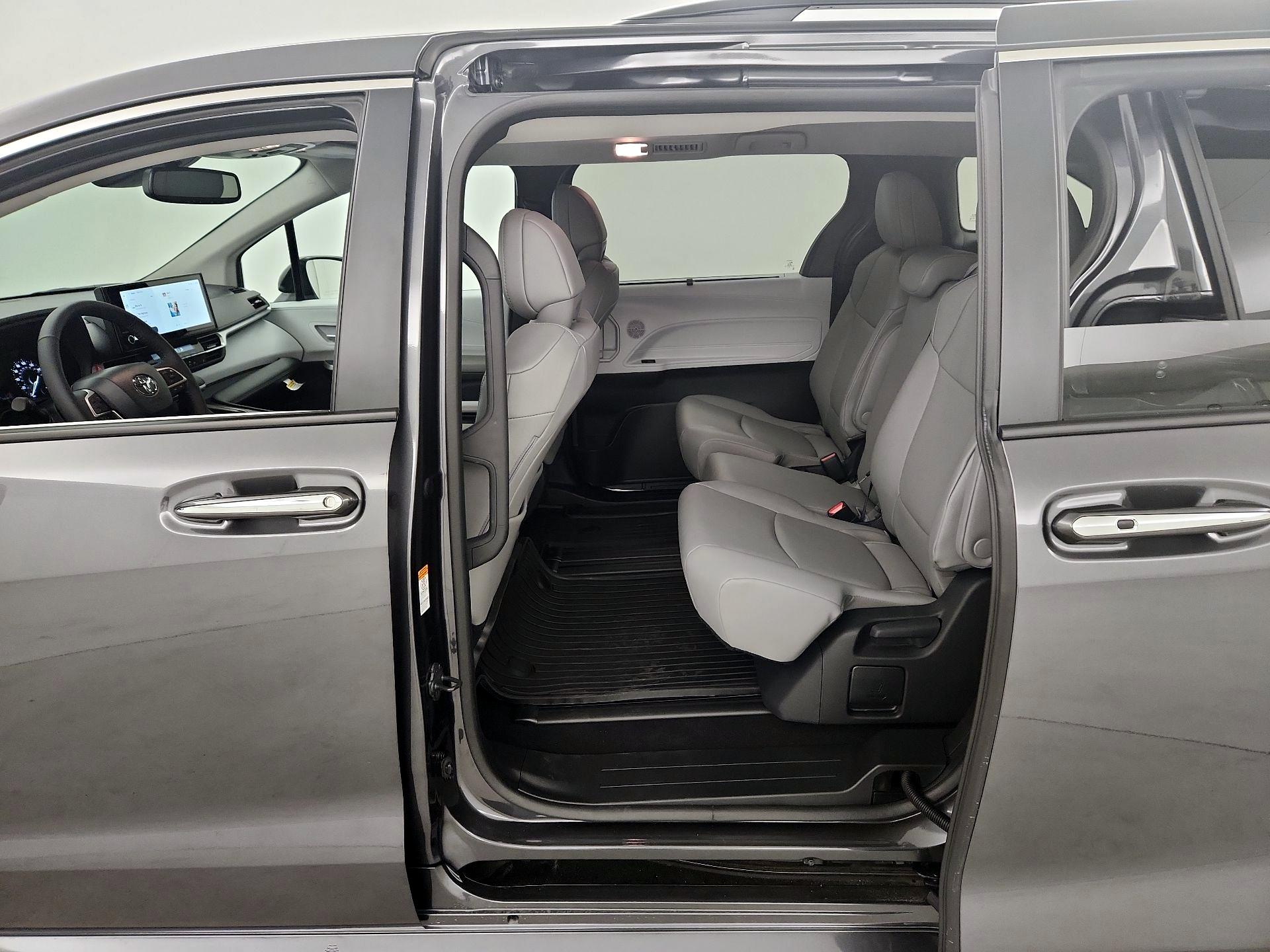 Thumbnail: 2025 Toyota Sienna - 20