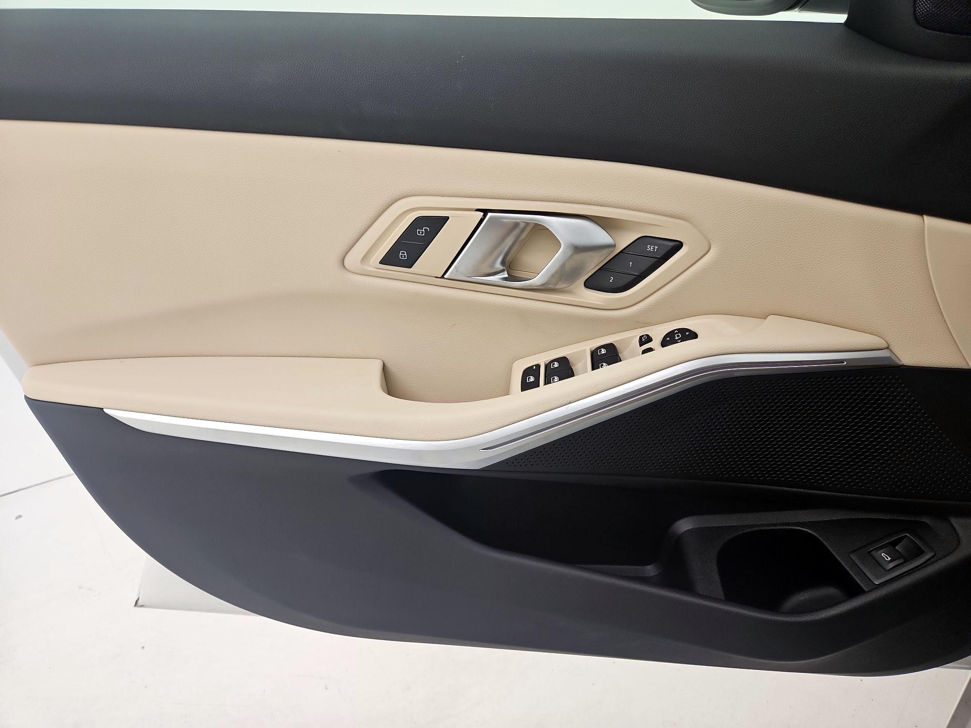 Thumbnail: 2025 BMW 3 Series - 12