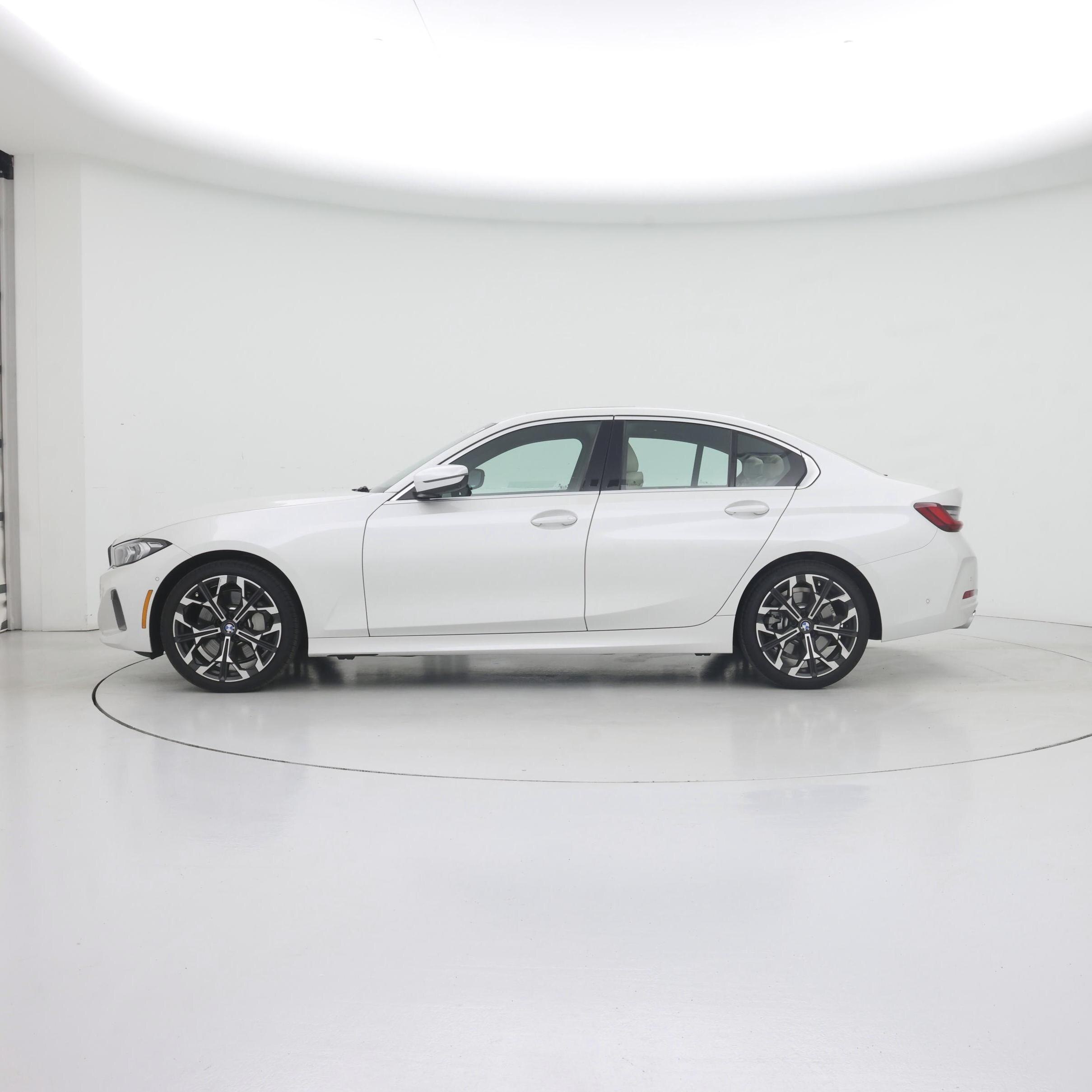 Thumbnail: 2025 BMW 3 Series - 3