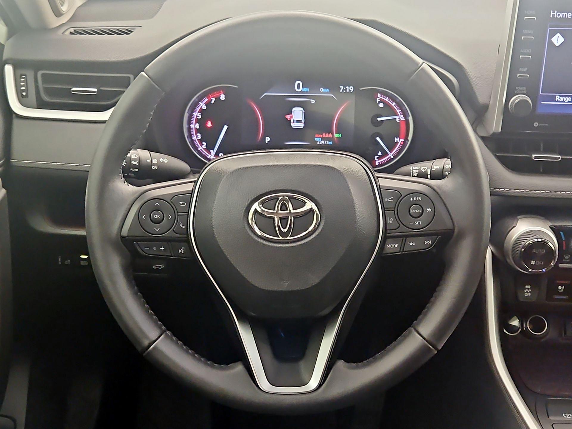 Thumbnail: 2022 Toyota RAV4 - 10