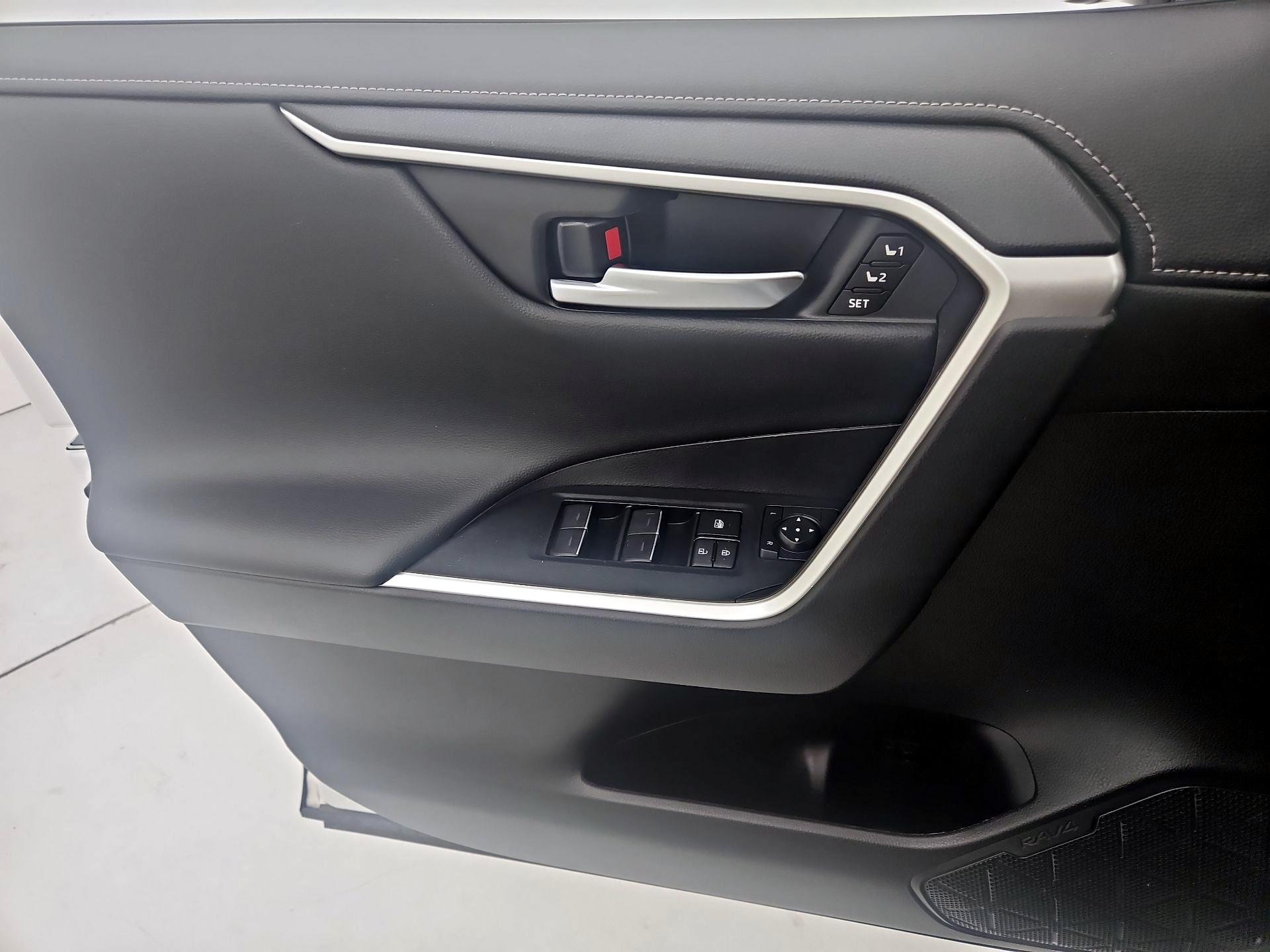 Thumbnail: 2022 Toyota RAV4 - 12