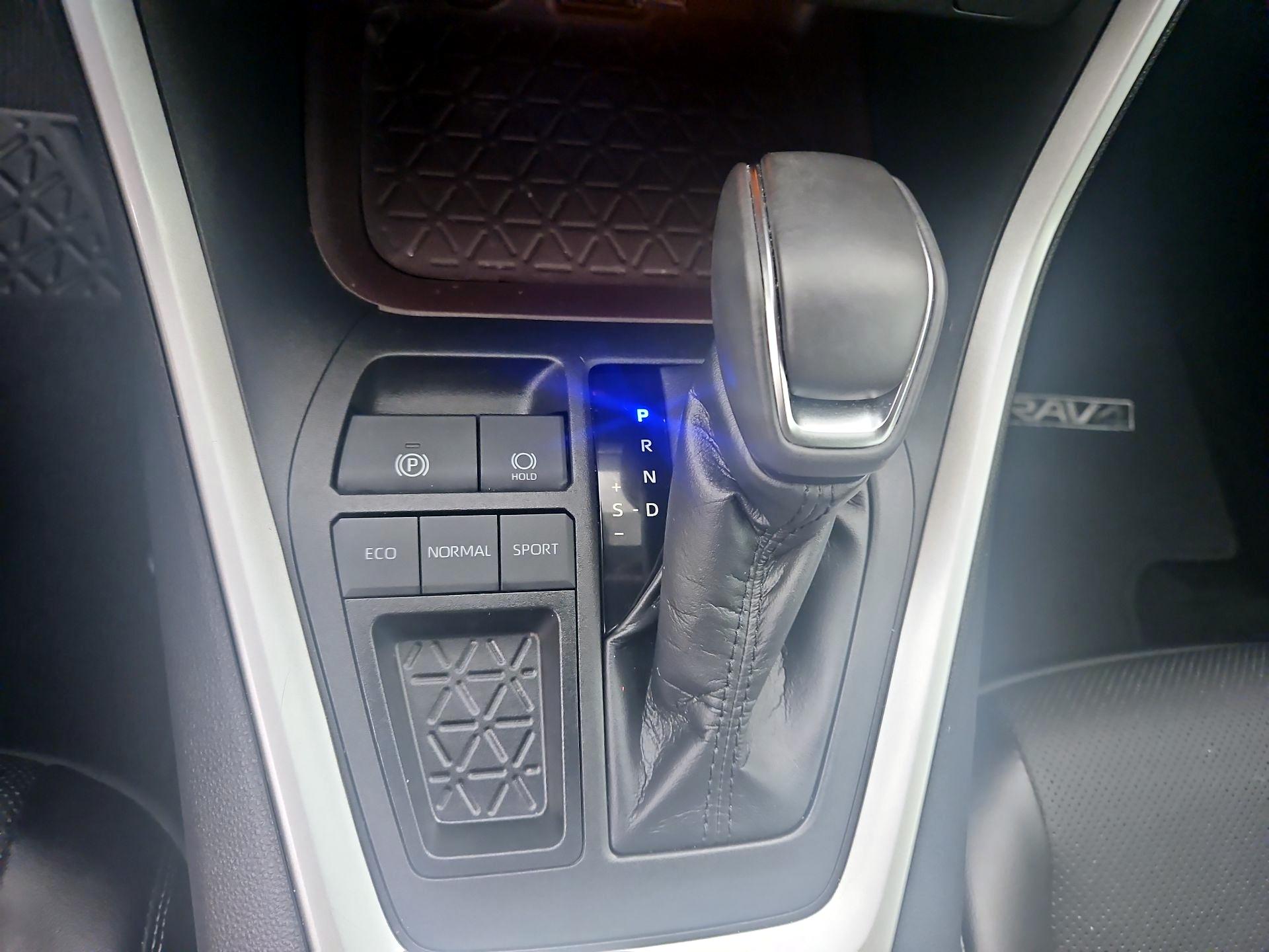 Thumbnail: 2022 Toyota RAV4 - 17