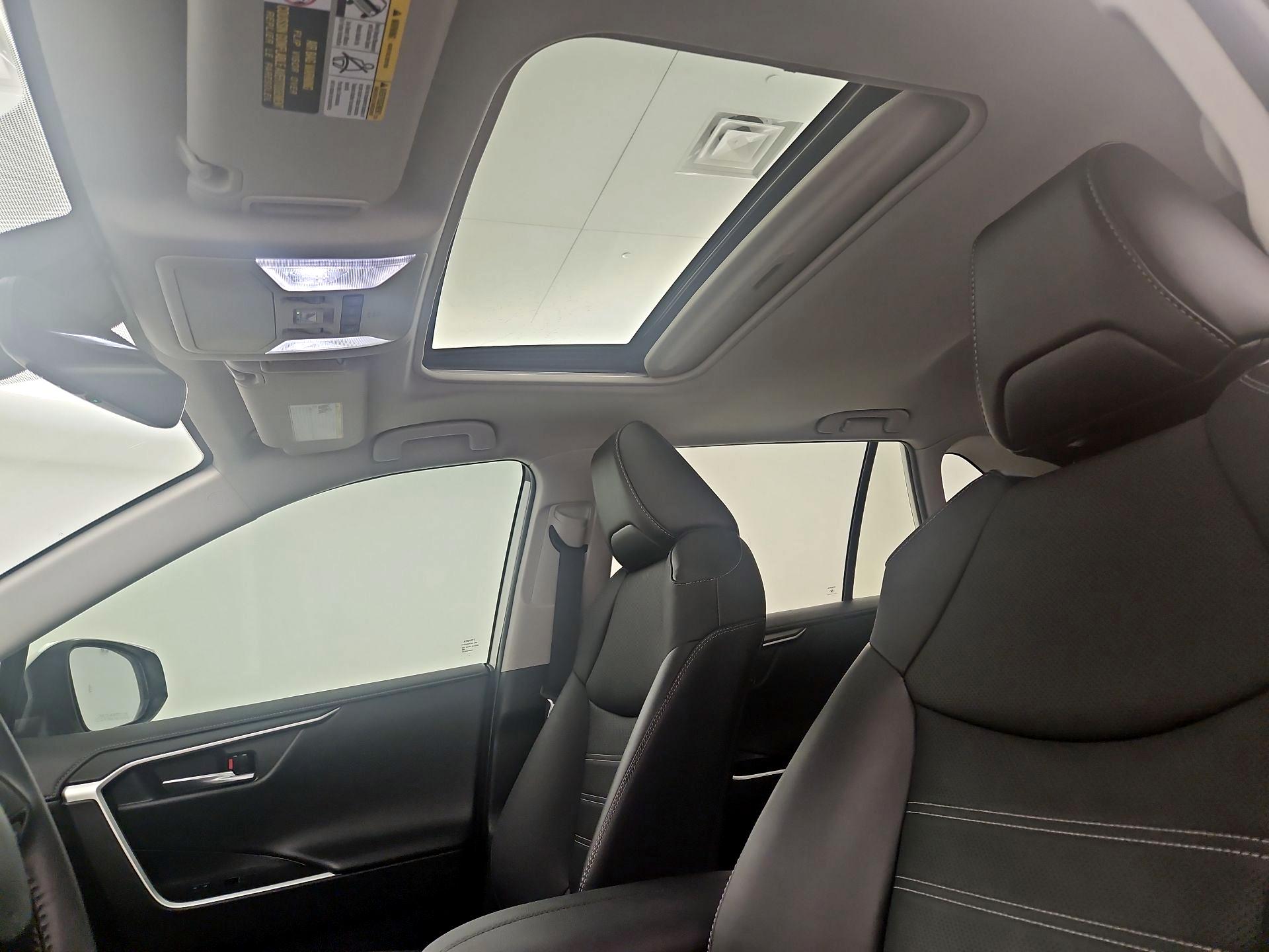 Thumbnail: 2022 Toyota RAV4 - 19