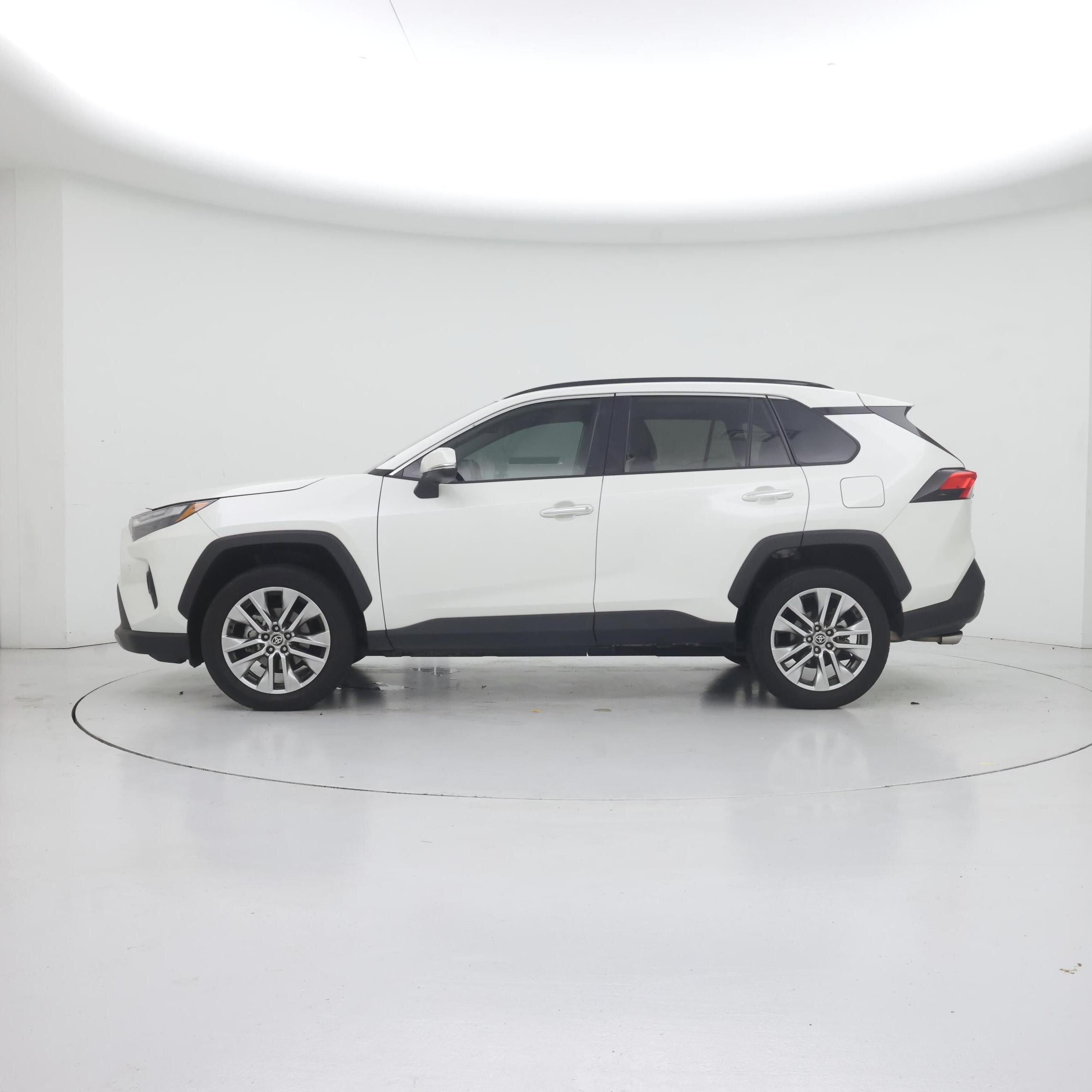 Thumbnail: 2022 Toyota RAV4 - 3