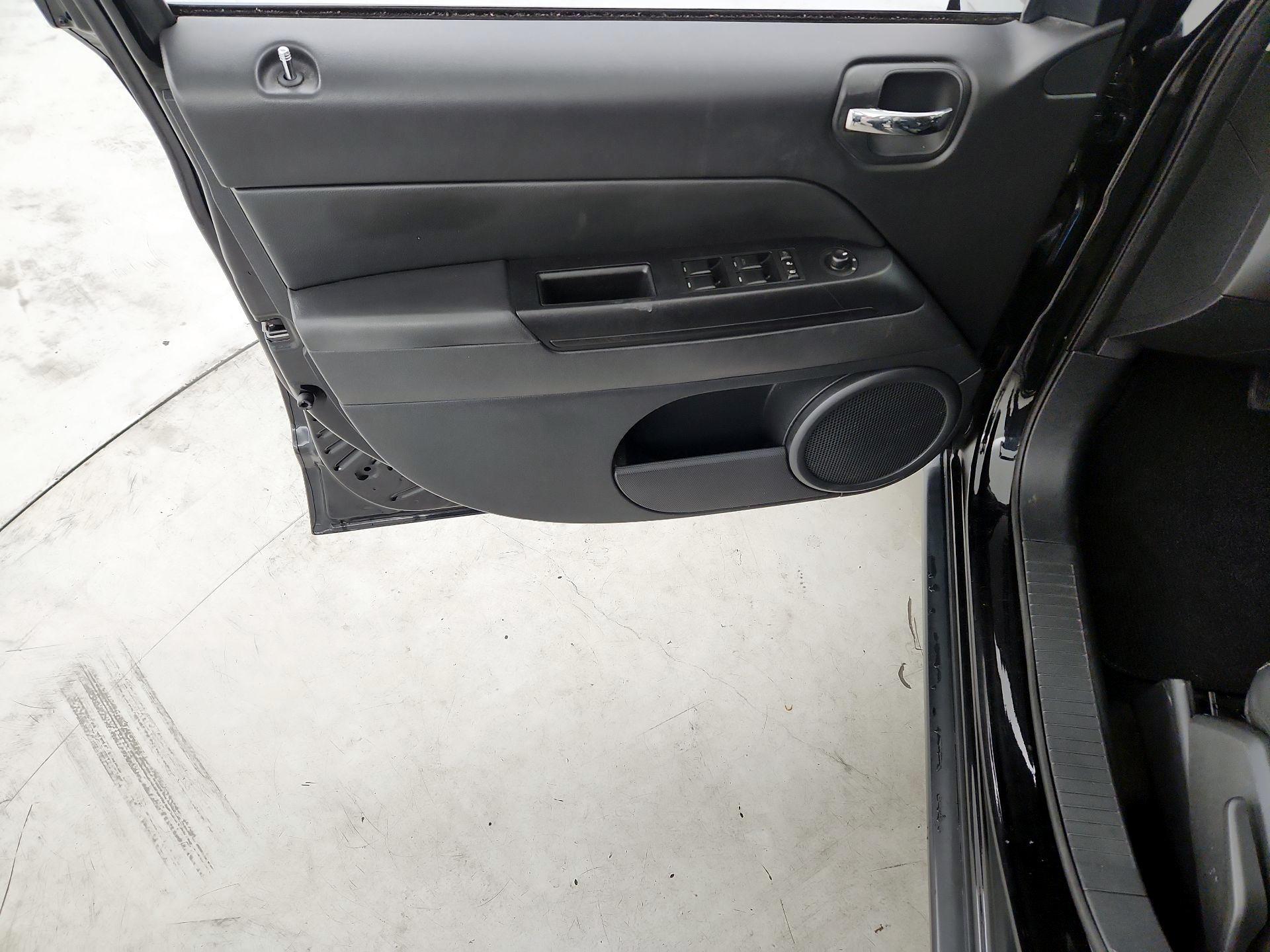 Thumbnail: 2016 Jeep Compass - 12