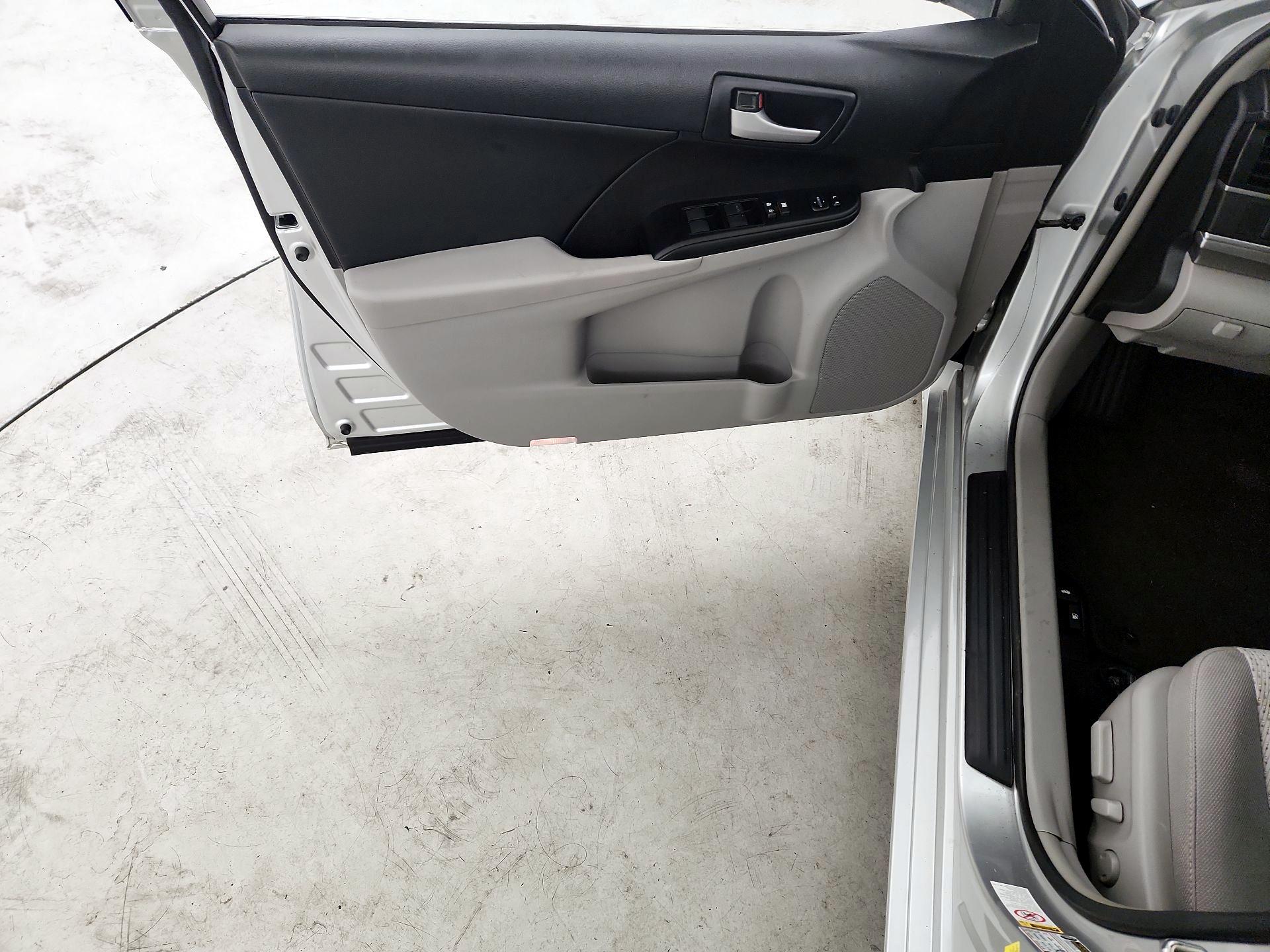 Thumbnail: 2014 Toyota Camry - 12