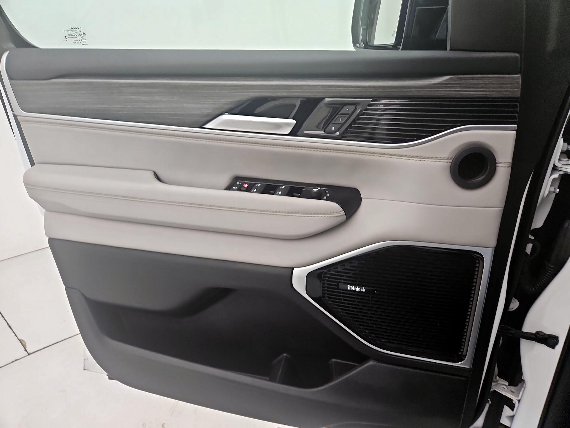 Thumbnail: 2024 Jeep Wagoneer - 12