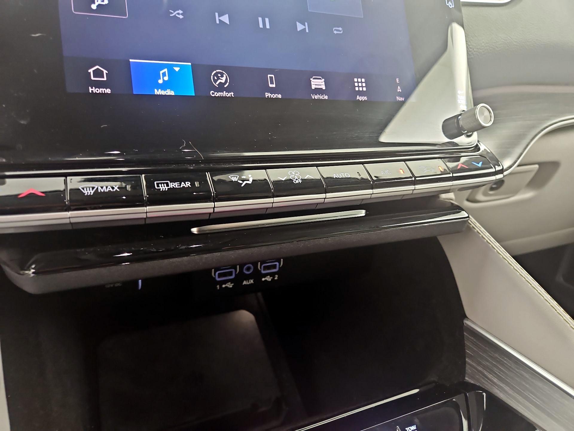 Thumbnail: 2024 Jeep Wagoneer - 16