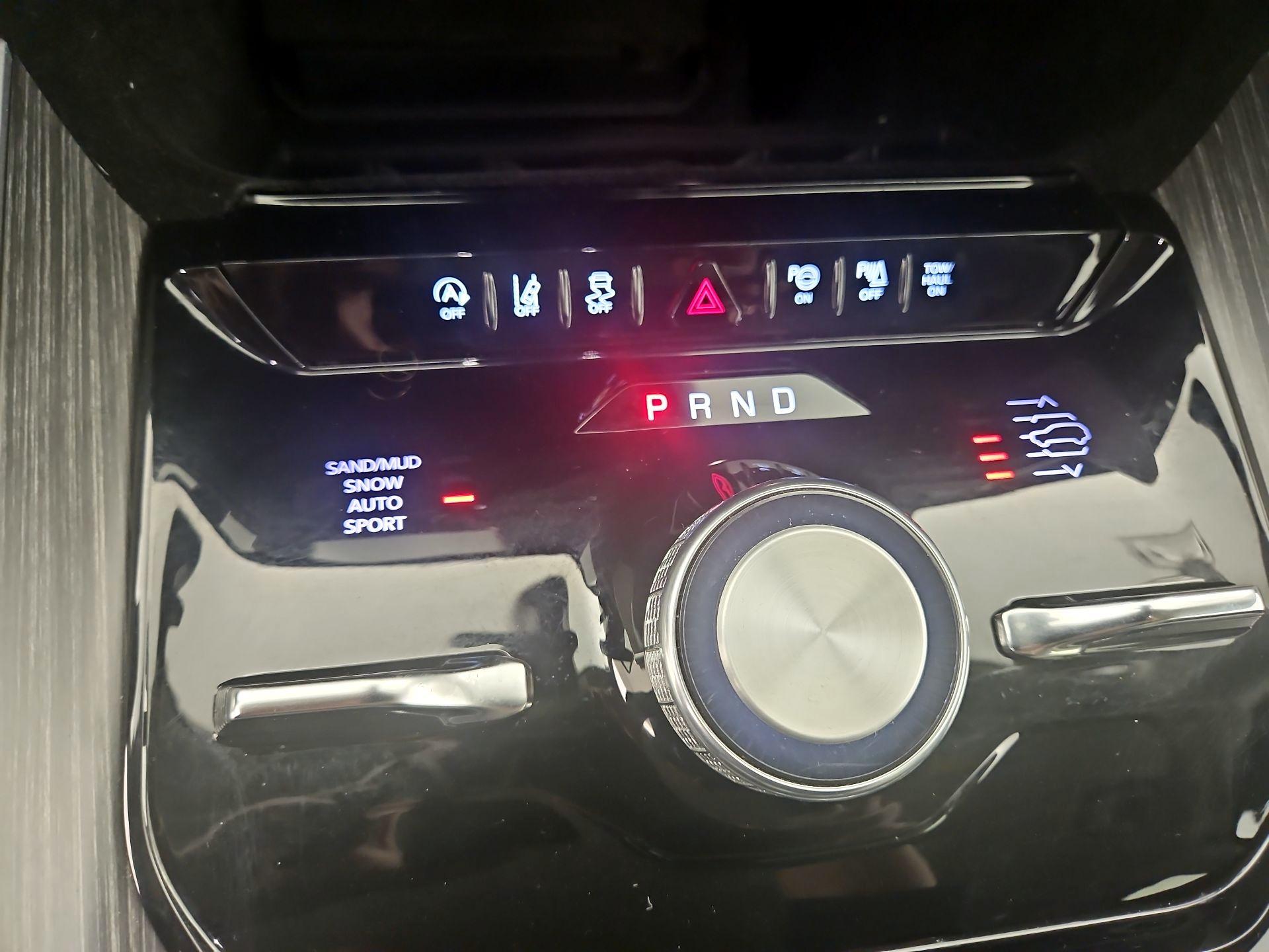 Thumbnail: 2024 Jeep Wagoneer - 17