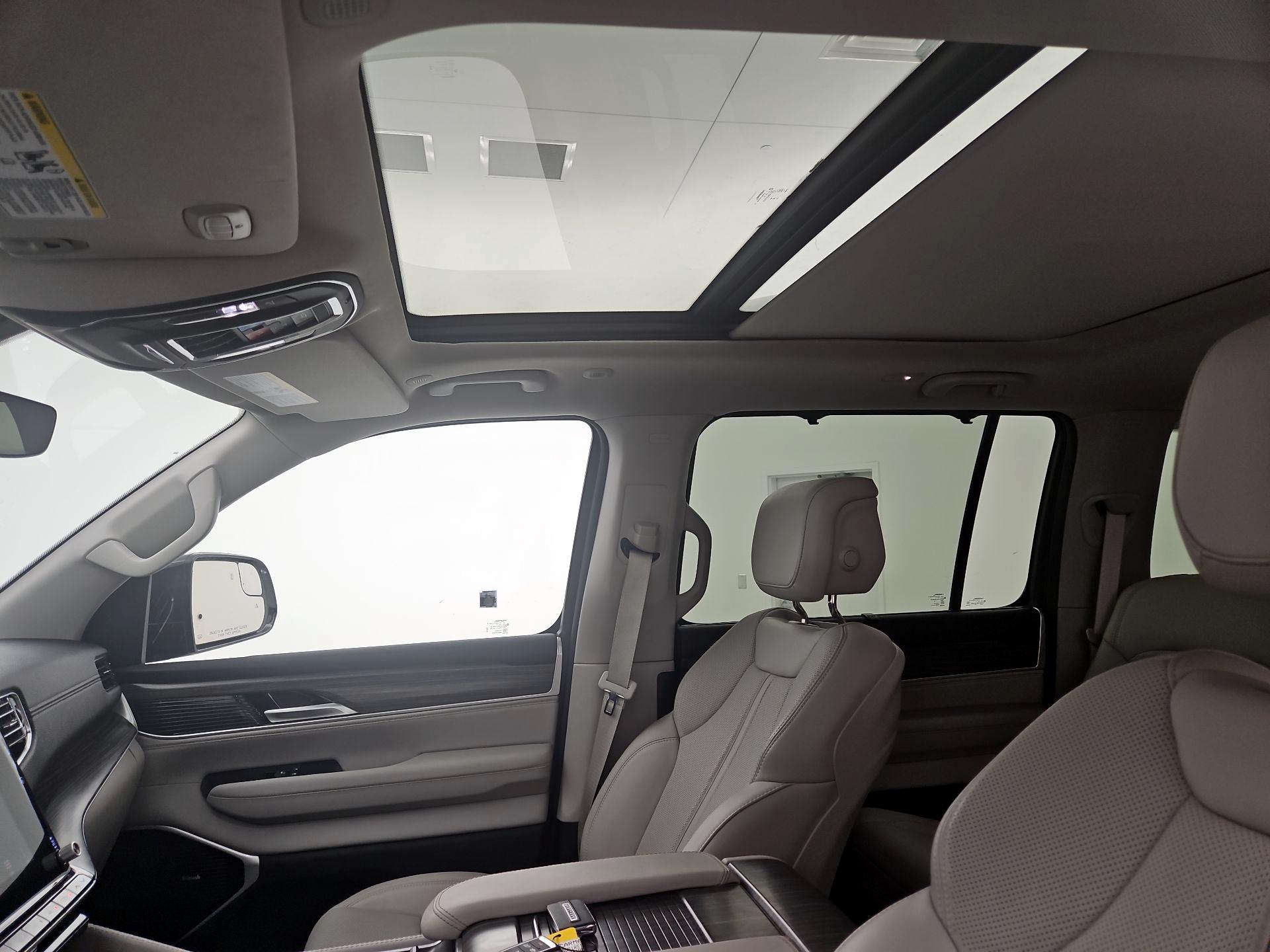 Thumbnail: 2024 Jeep Wagoneer - 19