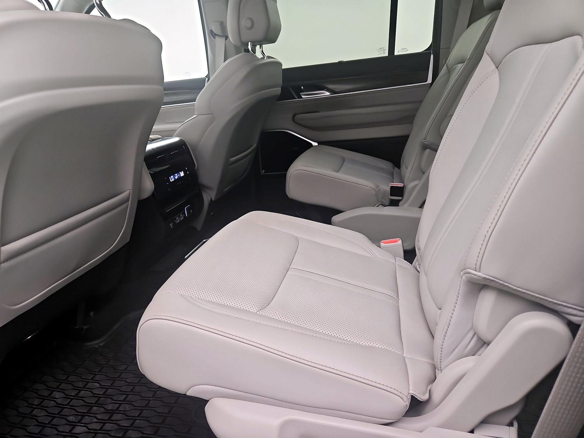 Thumbnail: 2024 Jeep Wagoneer - 20