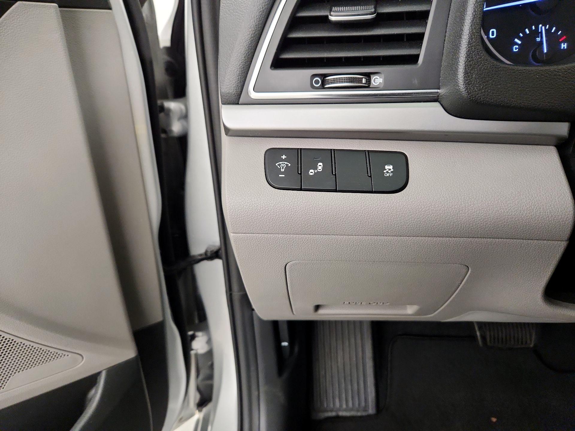 Thumbnail: 2018 Hyundai Elantra - 11